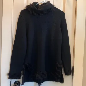𝅺🌟🌟🌟 Doncaster black merino wool, silk, cashmere sweater with rabbit fur trim