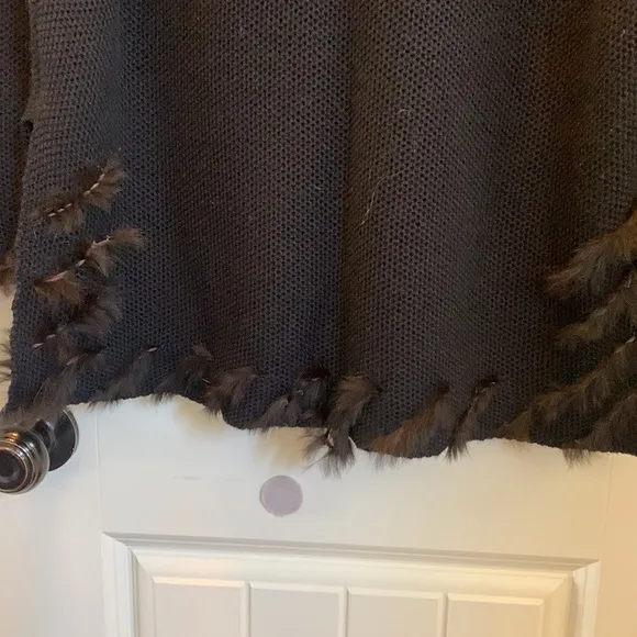 𝅺🌟🌟🌟 Doncaster black merino wool, silk, cashmere sweater with rabbit fur trim