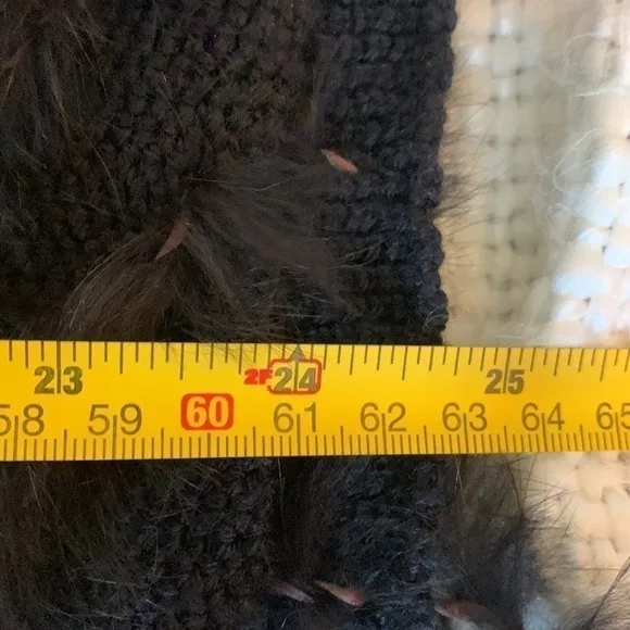 𝅺🌟🌟🌟 Doncaster black merino wool, silk, cashmere sweater with rabbit fur trim