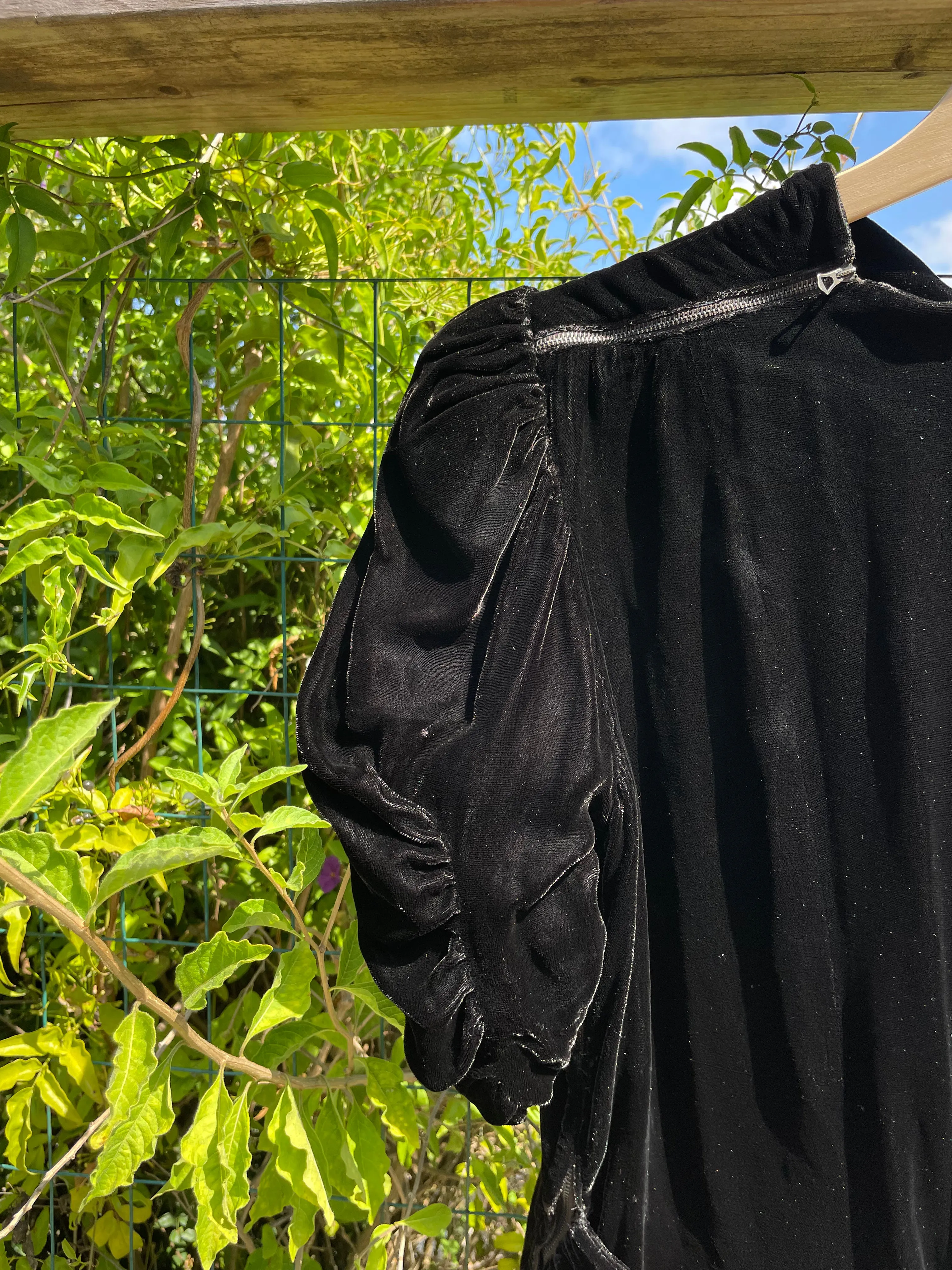 1940s Double Talon Bell Zip Peaked Shoulder Velvet Blouse