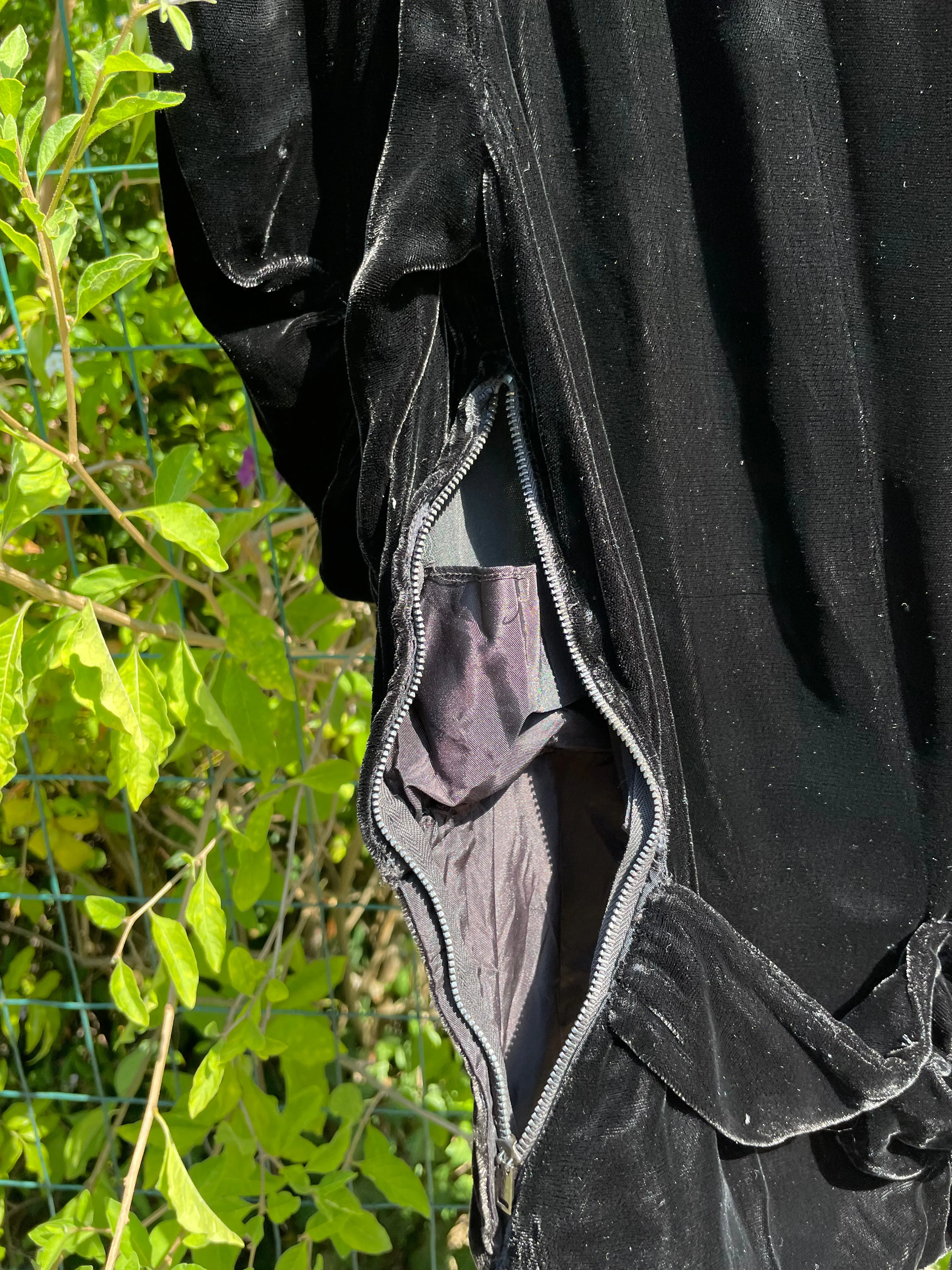 1940s Double Talon Bell Zip Peaked Shoulder Velvet Blouse