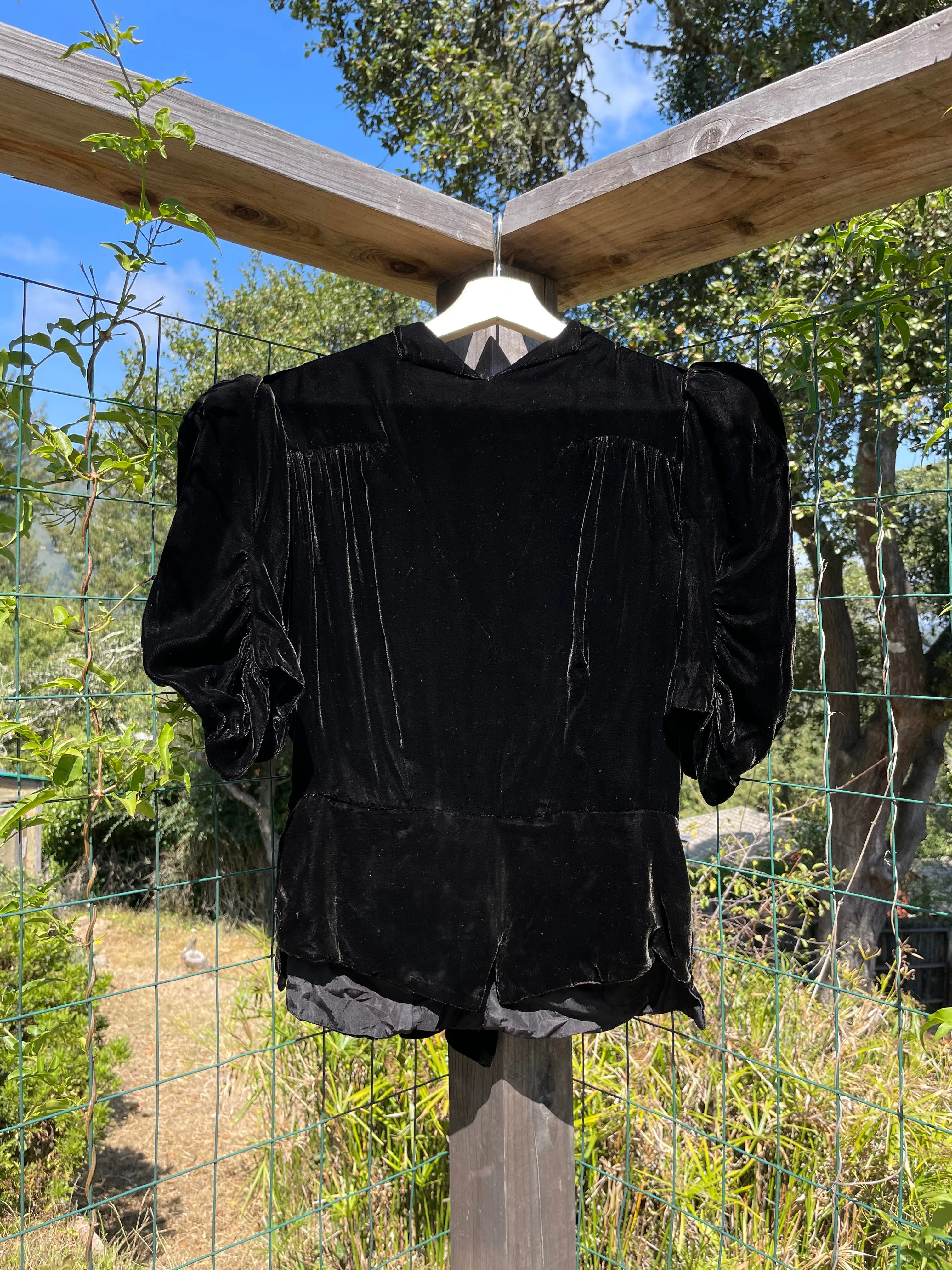 1940s Double Talon Bell Zip Peaked Shoulder Velvet Blouse
