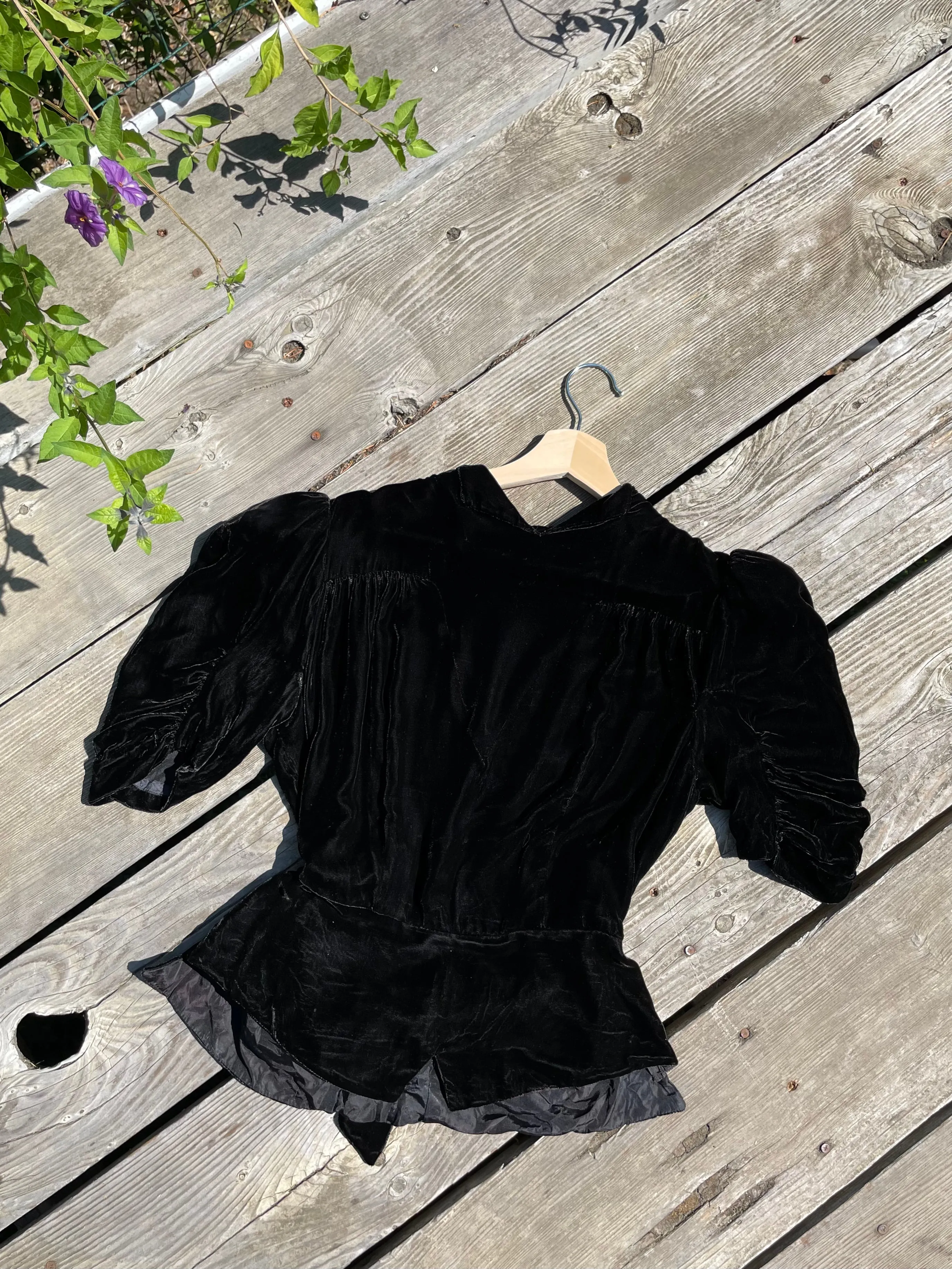 1940s Double Talon Bell Zip Peaked Shoulder Velvet Blouse