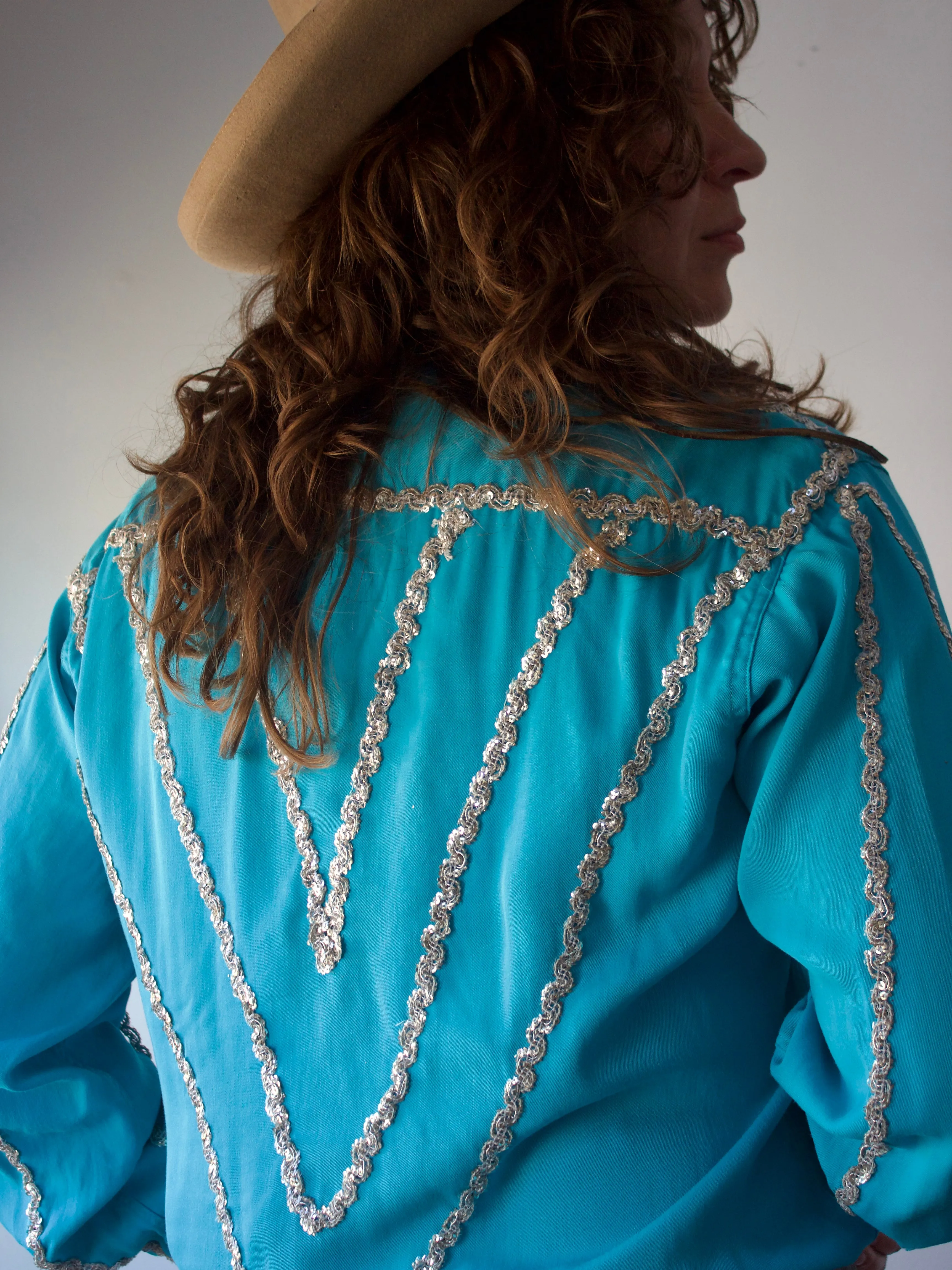 1950s Lee 101 Electric Turquoise Sequin Embellished Western Two Piece Suit W* Bow Clip