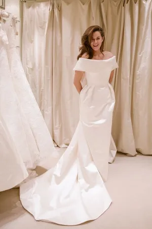2020 Simple Wedding Gowns Satin Off-the-shoulder Neckline