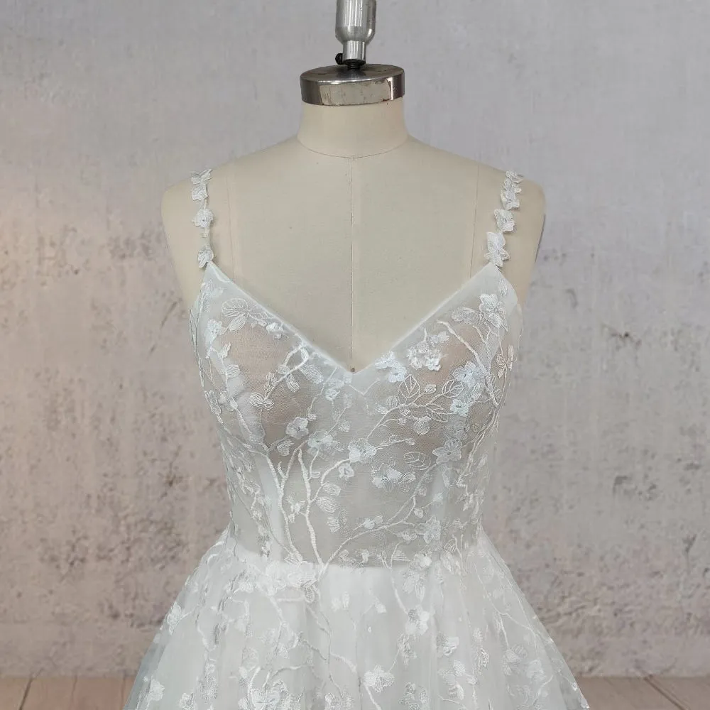 A-Line White Flower Appliqued Tulle Wedding Dress