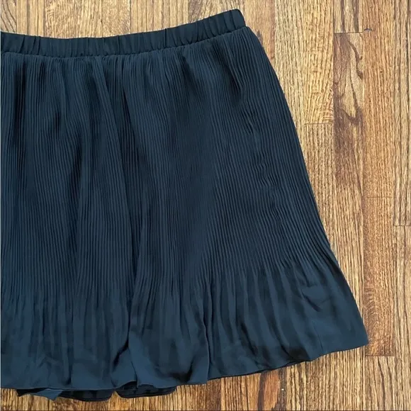 BB Dakota by Steve Madden Women's Life Com-Pleat Skirt in Black NWT