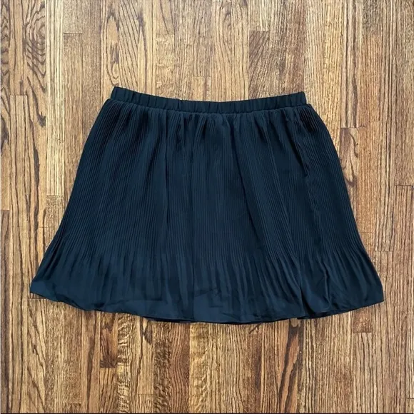BB Dakota by Steve Madden Women's Life Com-Pleat Skirt in Black NWT