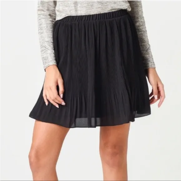 BB Dakota by Steve Madden Women's Life Com-Pleat Skirt in Black NWT