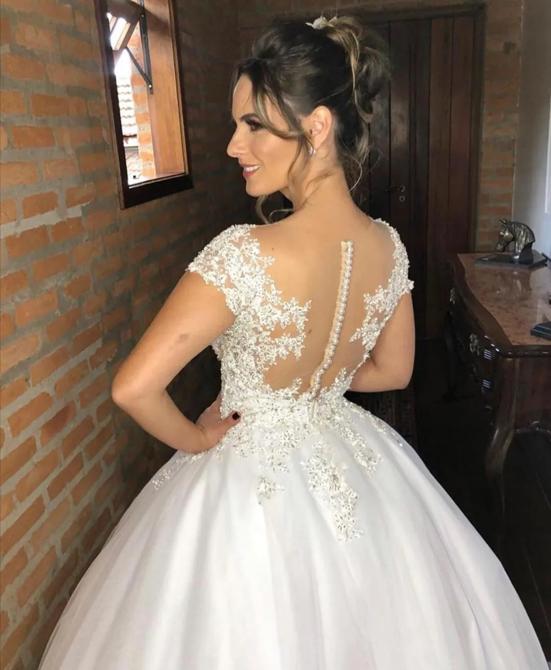 Beaded Appliques Lace Wedding Dress Capped Sleeves