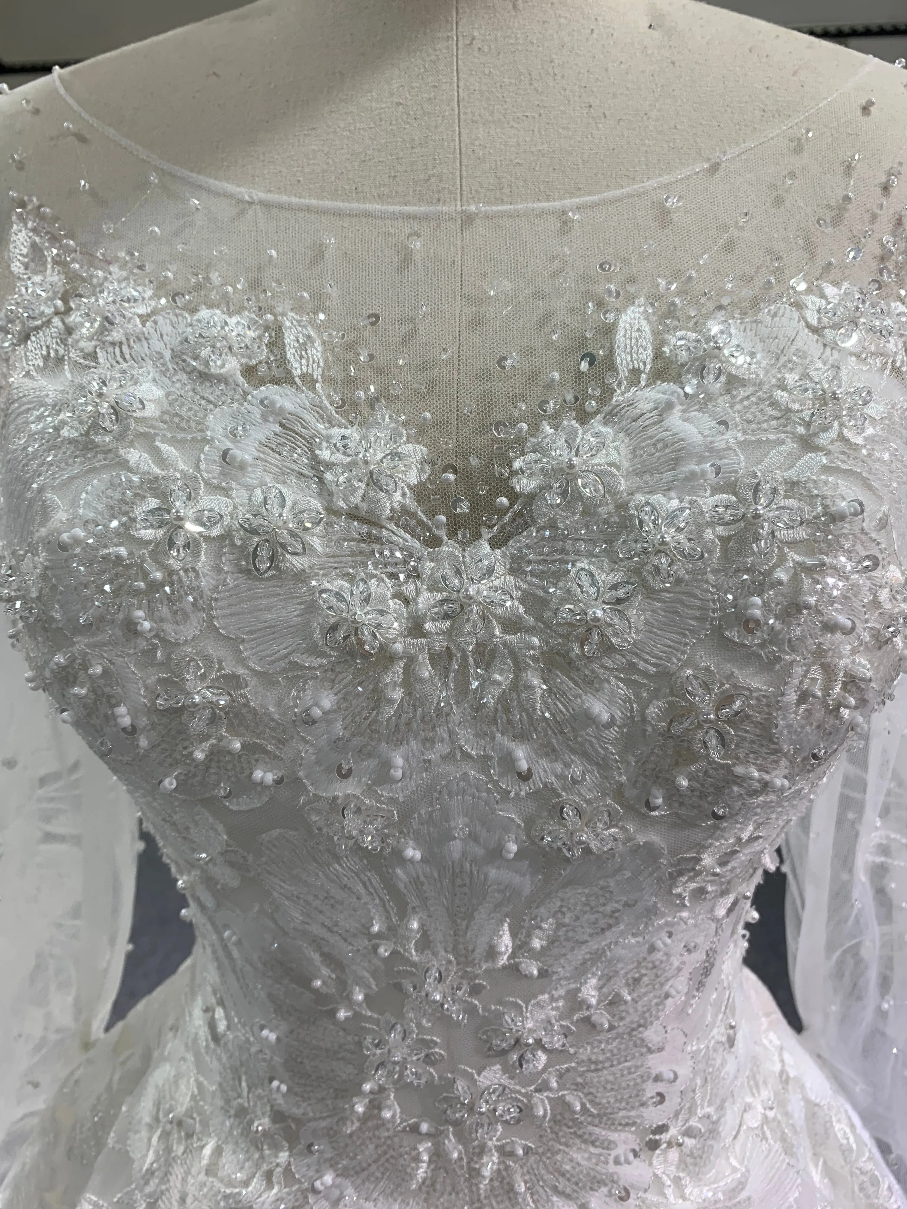 BYG hot saling long sleeves lace beading wedding dress