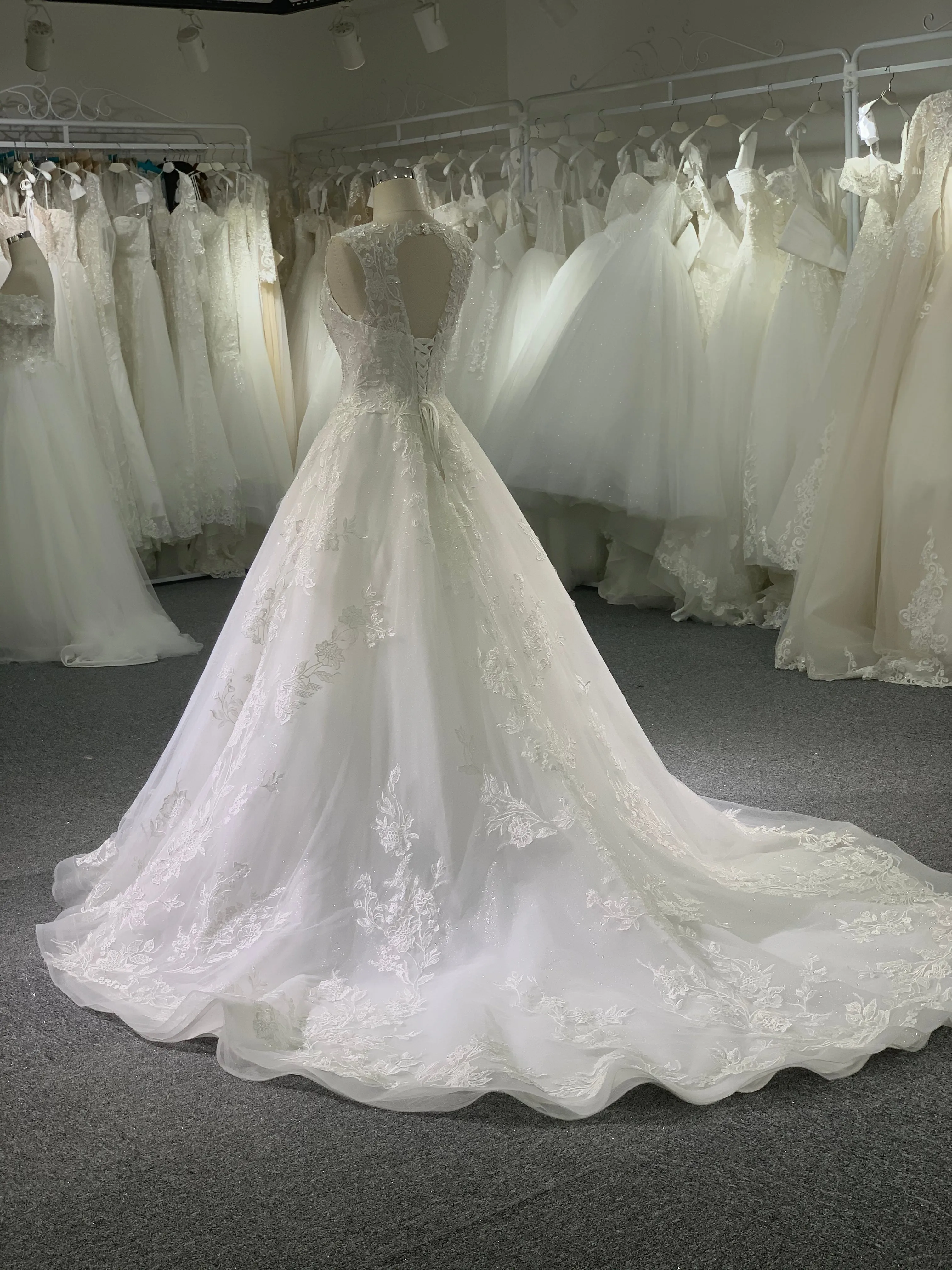 BYG sweetheart sleeveless wedding dress