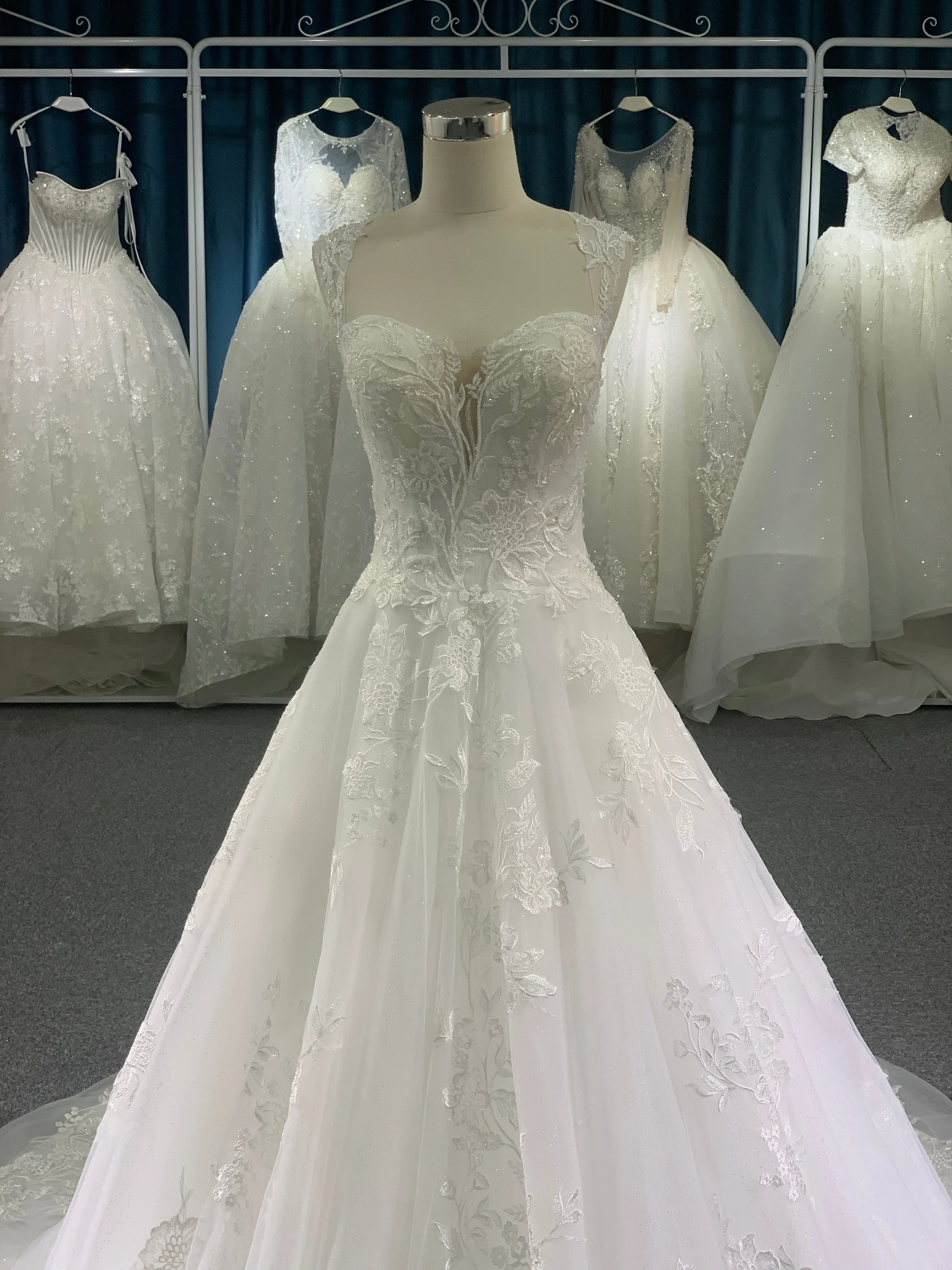 BYG sweetheart sleeveless wedding dress