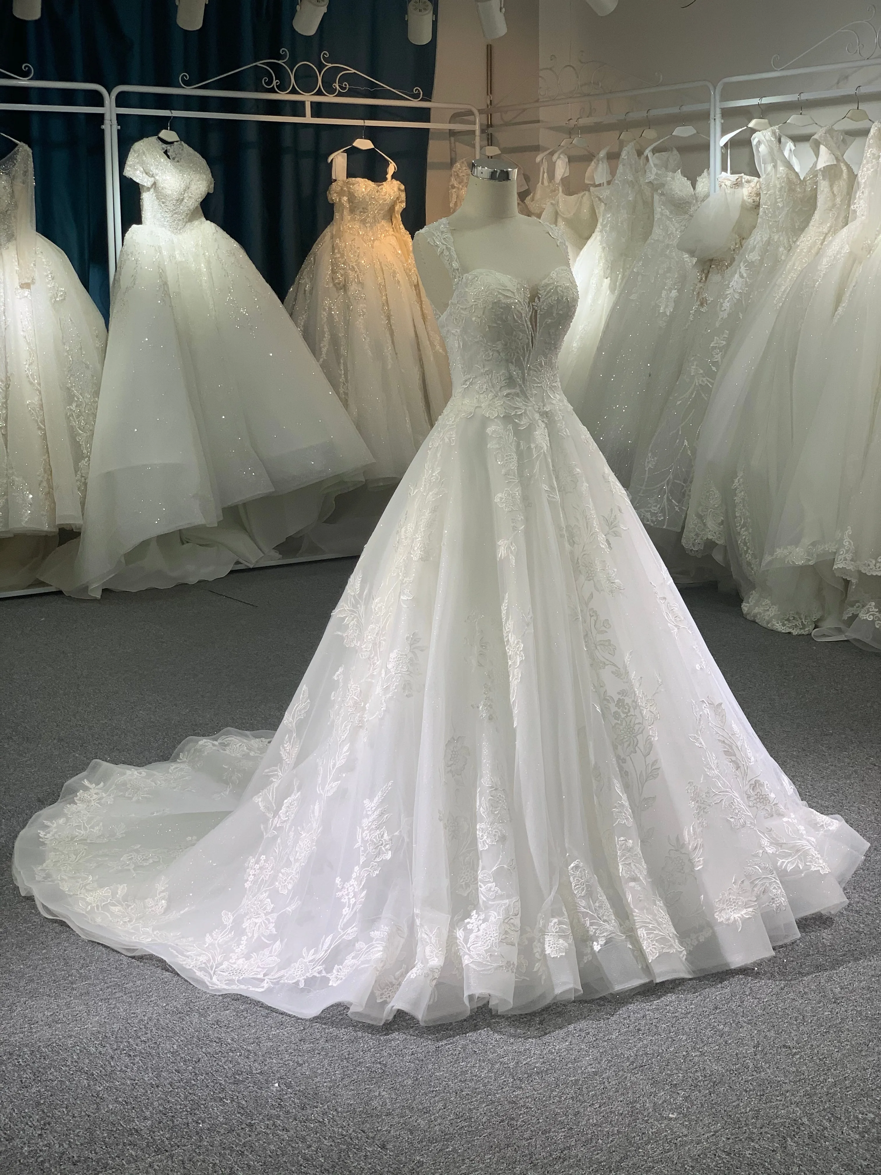 BYG sweetheart sleeveless wedding dress