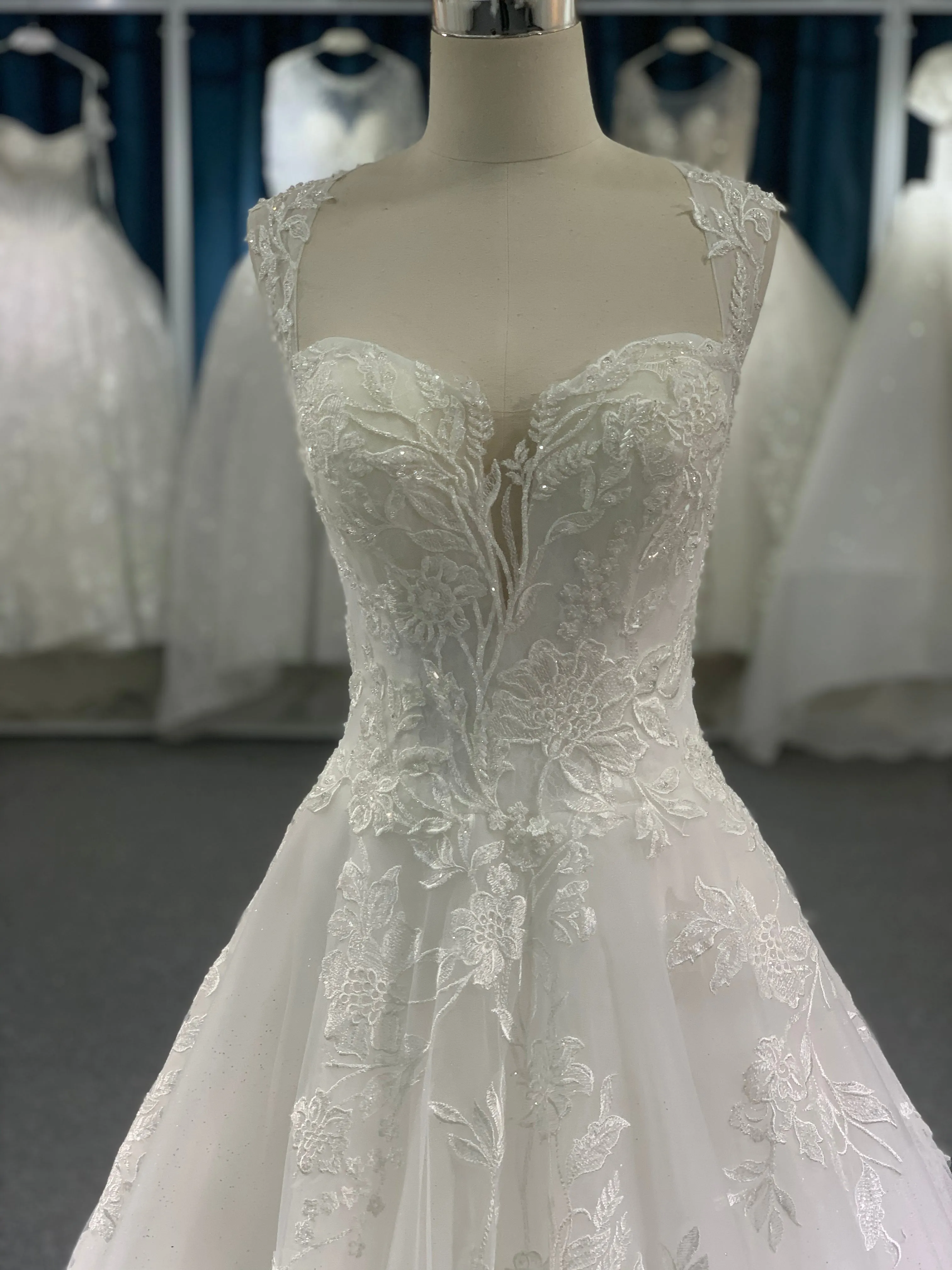 BYG sweetheart sleeveless wedding dress