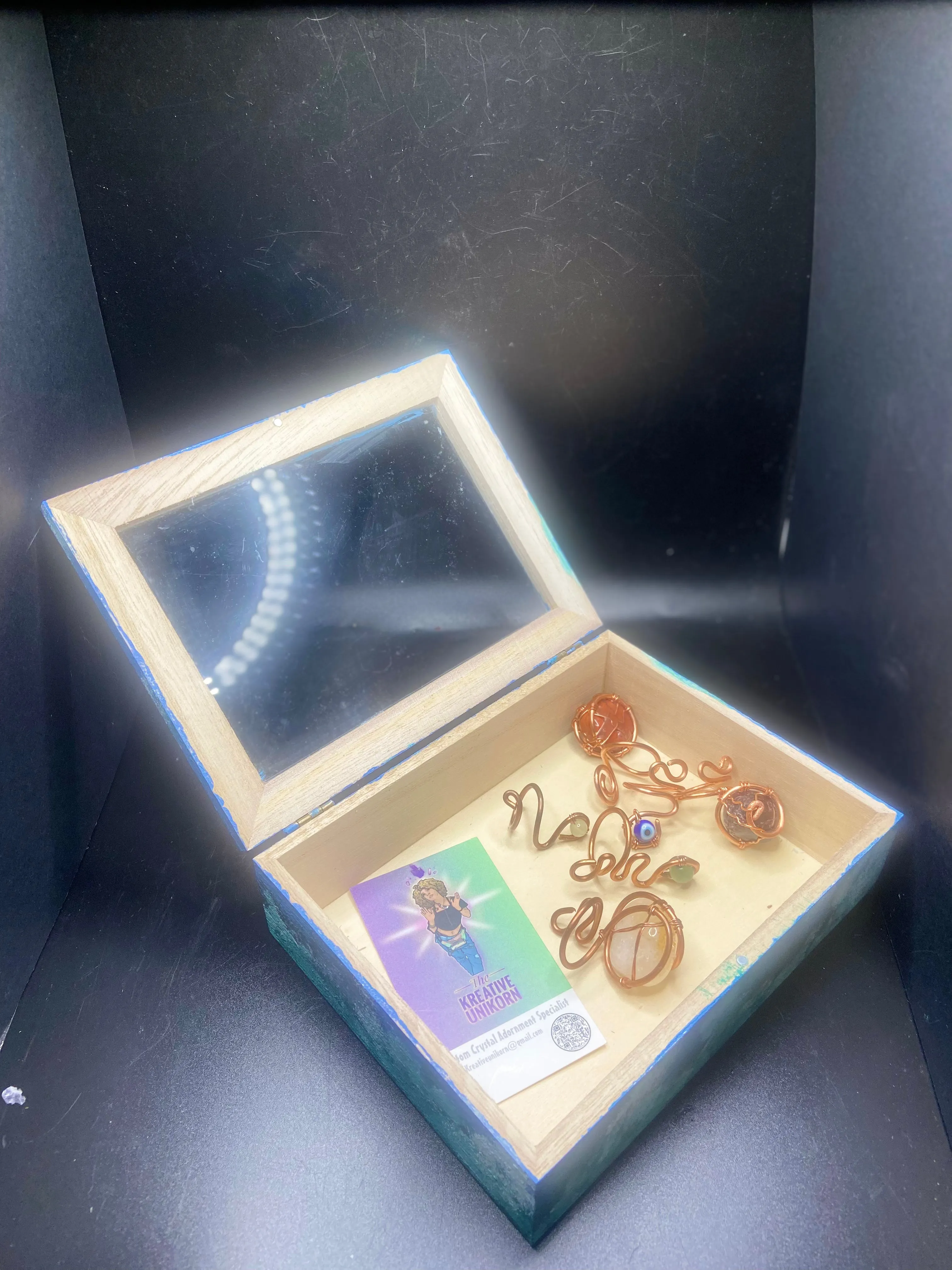 Crystal storage box