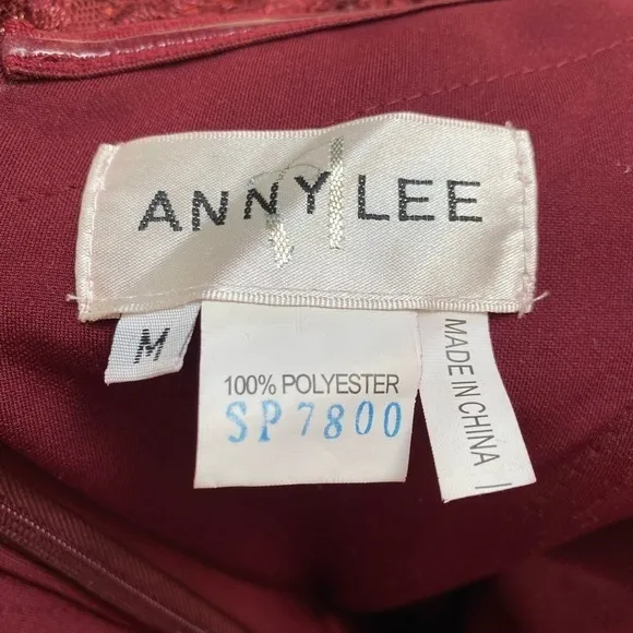 Dominating Body-fitting Off-shoulder Embroidery Lace Decorated Dress by Anny Lee