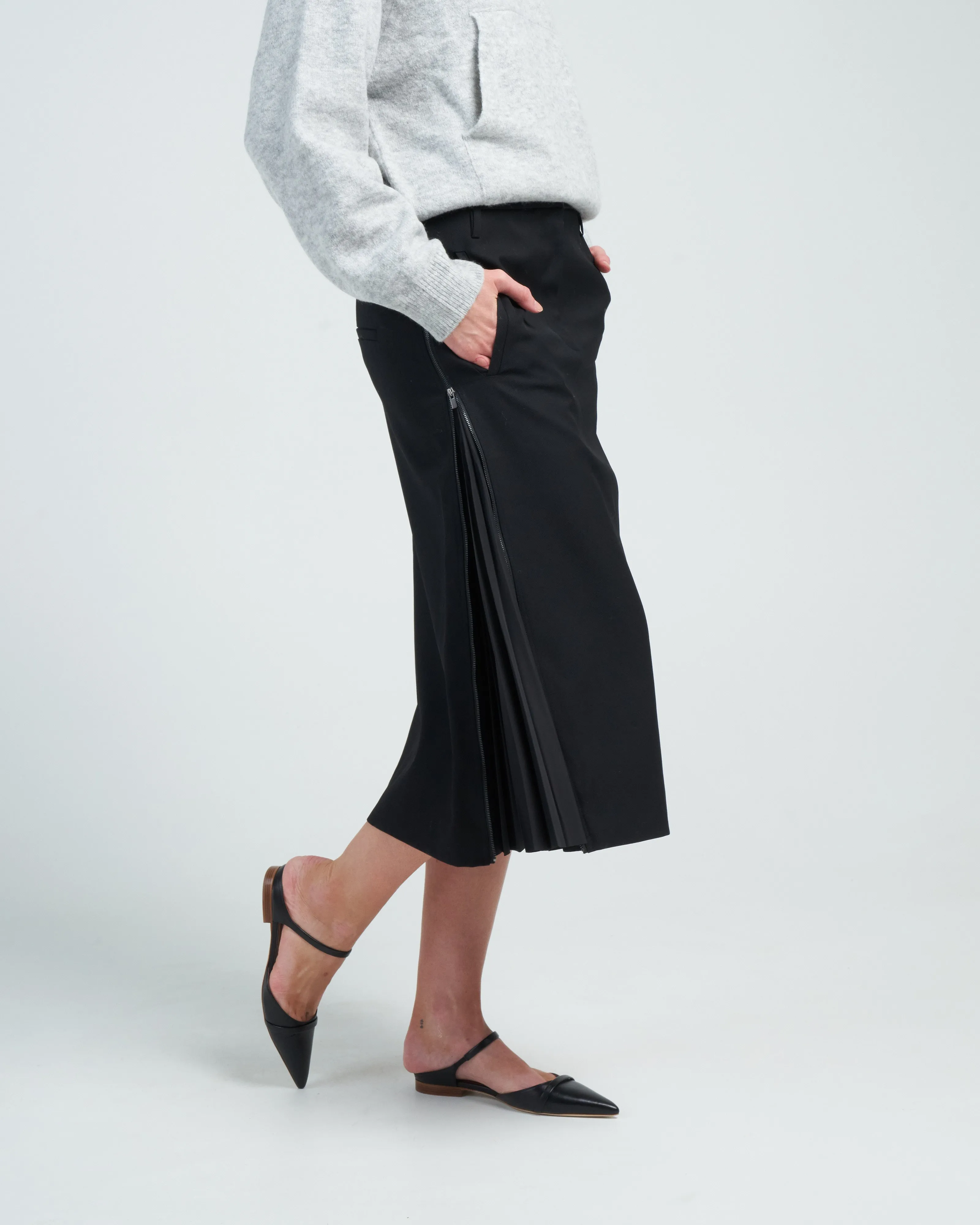 grain de poudre trouser skirt with pleat panel - black
