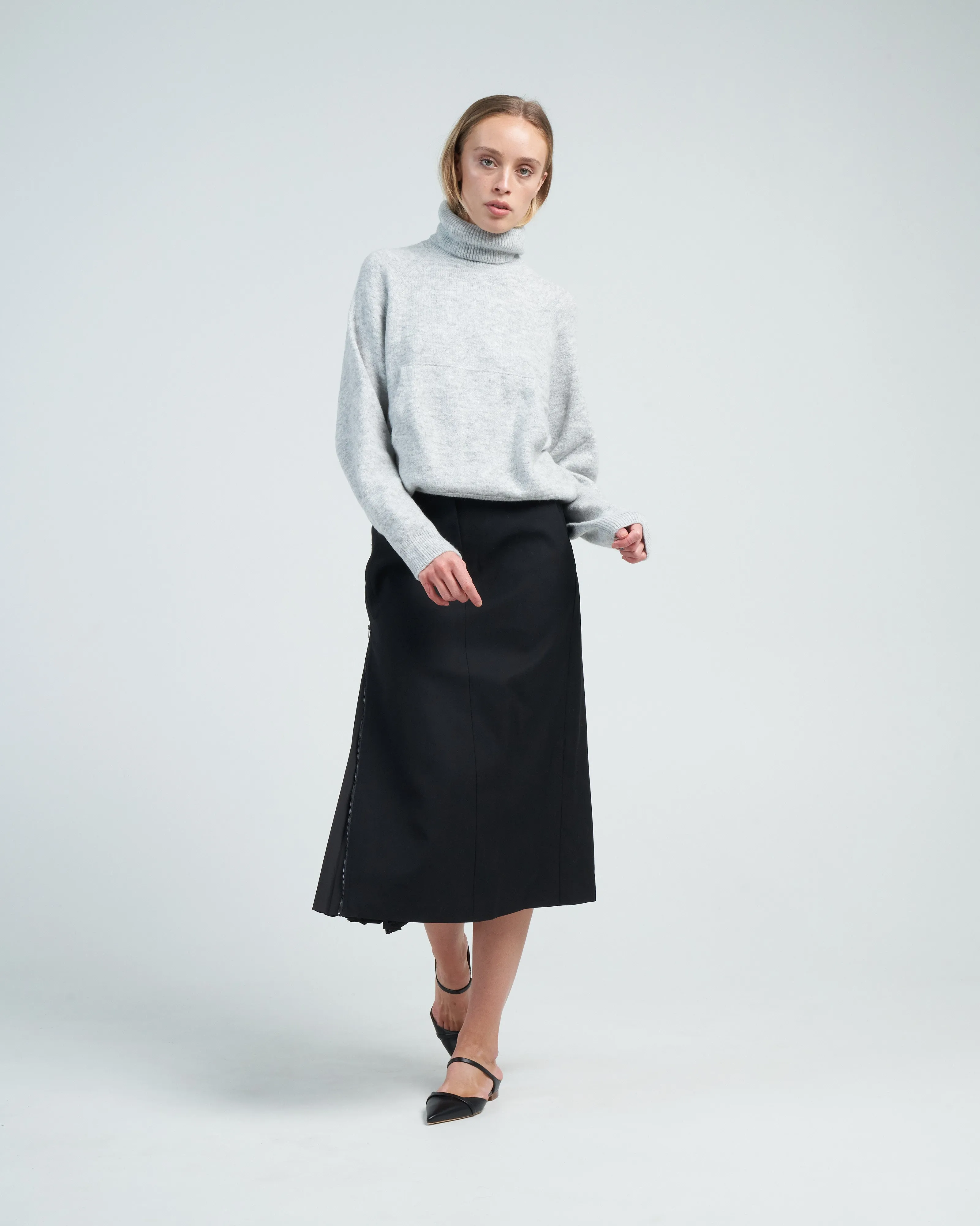 grain de poudre trouser skirt with pleat panel - black