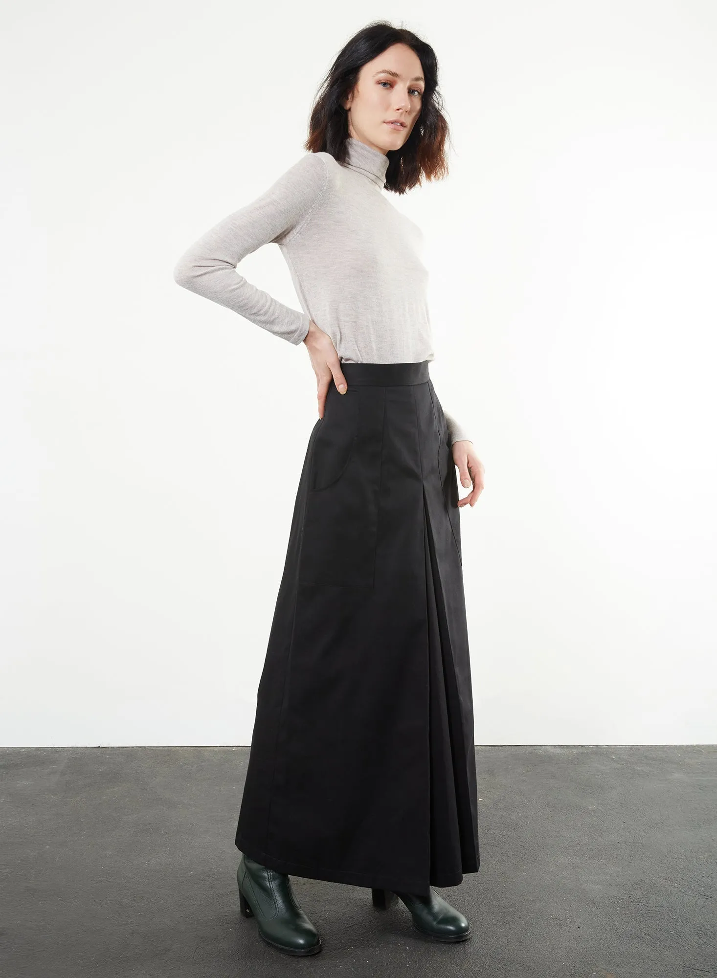 Inverted Pleat Skirt - Black - S (RESALE ITEM)