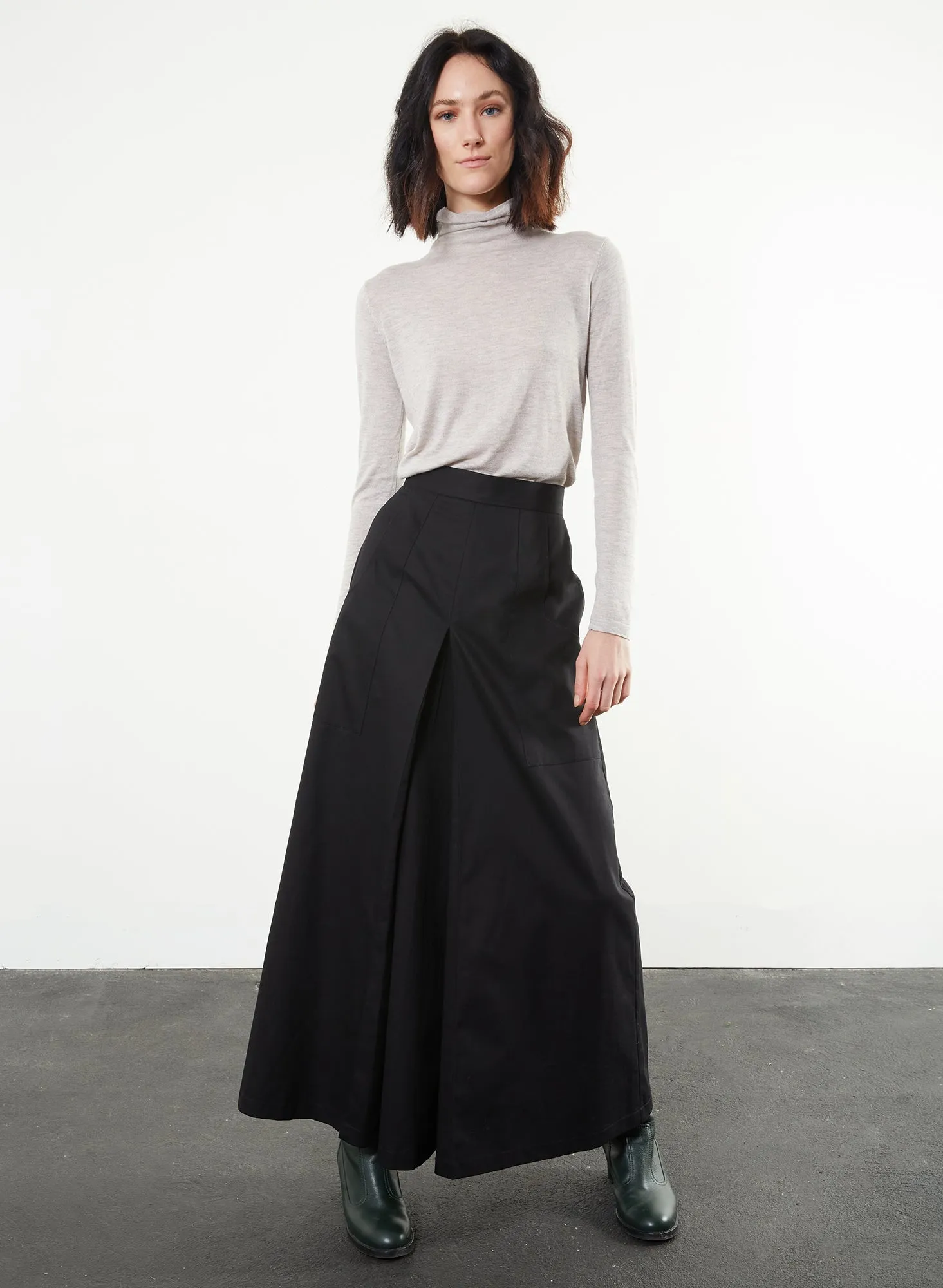 Inverted Pleat Skirt - Black - S (RESALE ITEM)