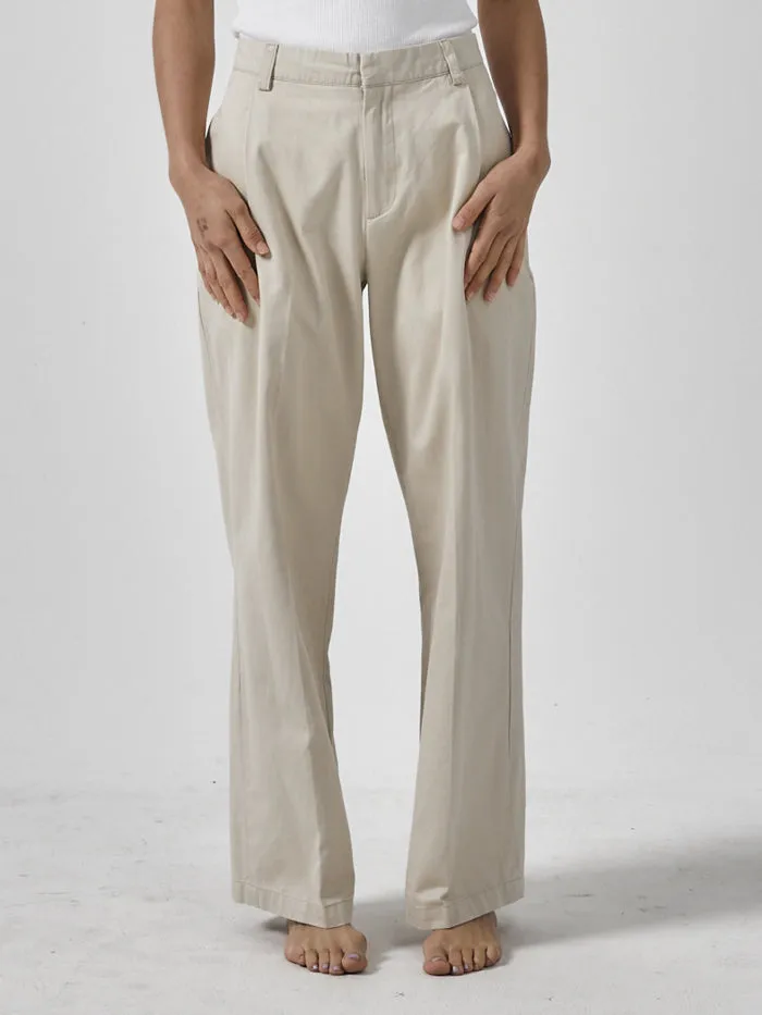 Ivy Mid Rise Pleated Pant - Parchment