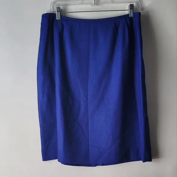 Kasper A.S.L. Petite Women's Short Sleeve Blue Skirt Suit. Size 14P