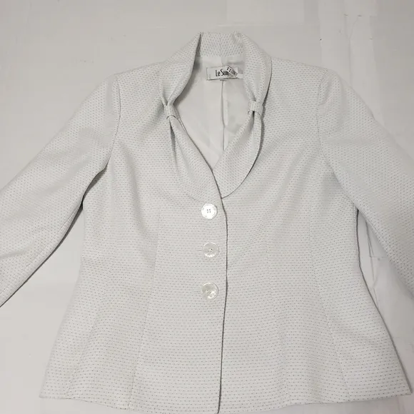 Le Suit 3 Button Skirt Suit Women's size 8 White w Blue mini polka-dot Polyester