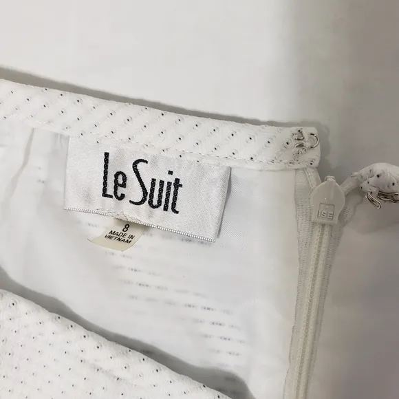 Le Suit 3 Button Skirt Suit Women's size 8 White w Blue mini polka-dot Polyester