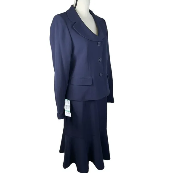 Le Suit Skirt Suit Set Skirt and Blazer Size 8 NWT