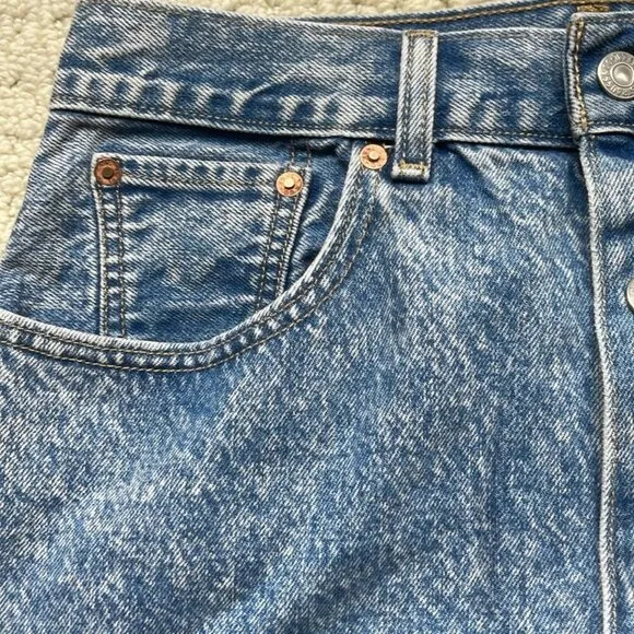 Levi's Button Thru Denim Mom Skirt in Heart Of Stone Blue Size 28