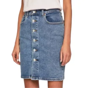 Levi's Button Thru Denim Mom Skirt in Heart Of Stone Blue Size 28