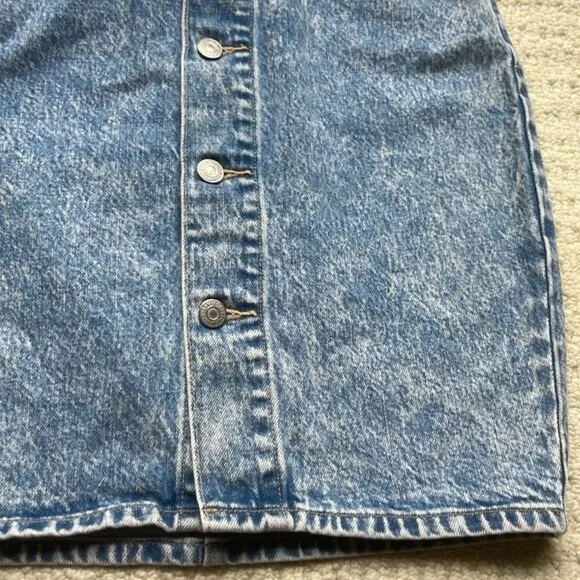 Levi's Button Thru Denim Mom Skirt in Heart Of Stone Blue Size 28