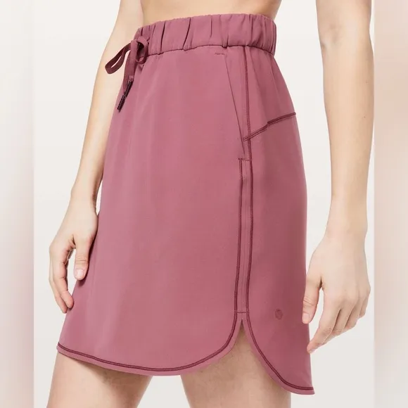 Lululemon On The Fly Skirt Woven, Misty Merlot