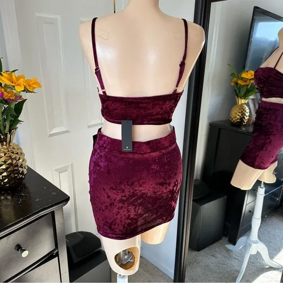 LULU’S LITERAL LEGEND VELVET RUCHED TWO PIECE MINI DRESS