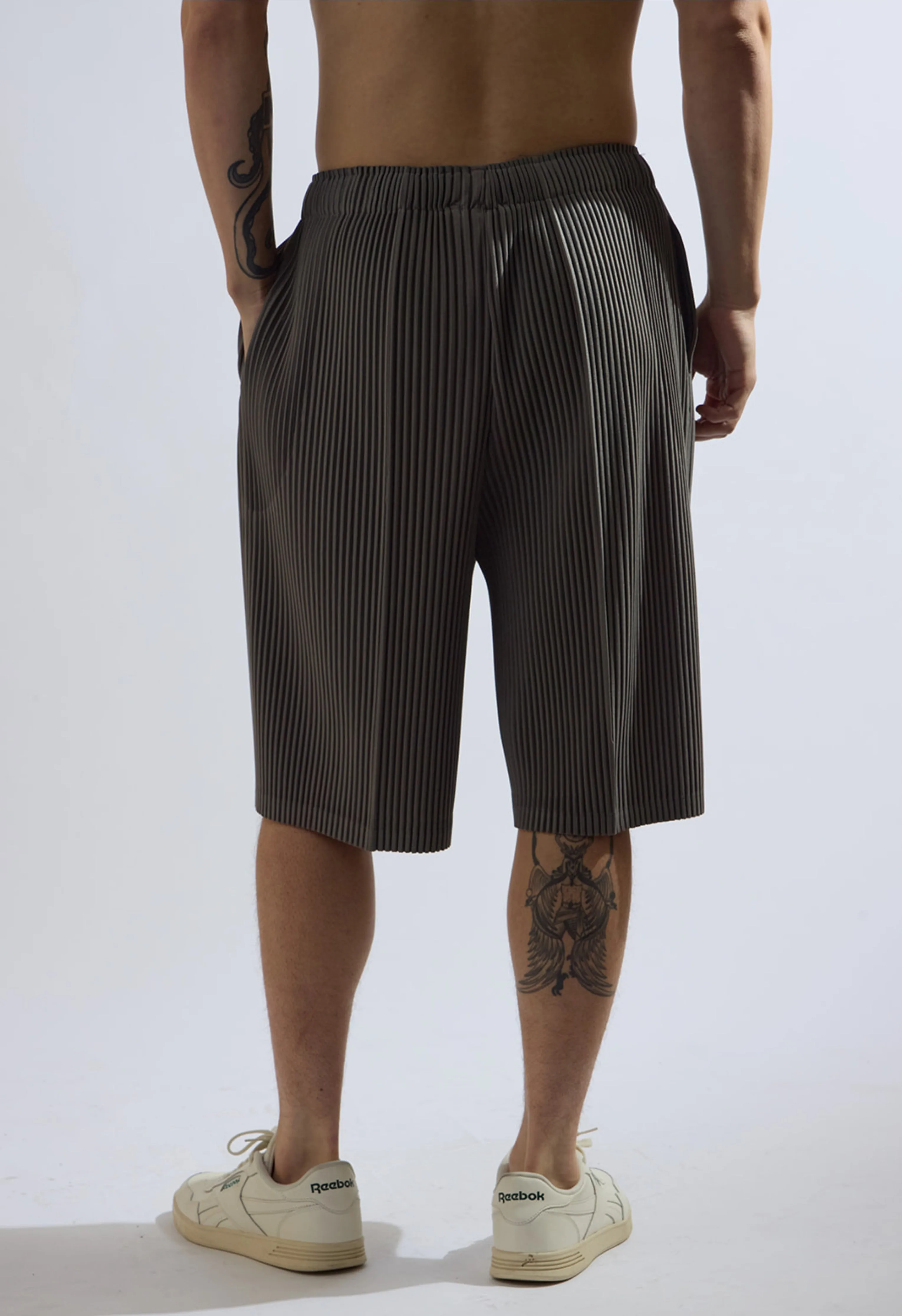 Mid Pleated Short In Grey