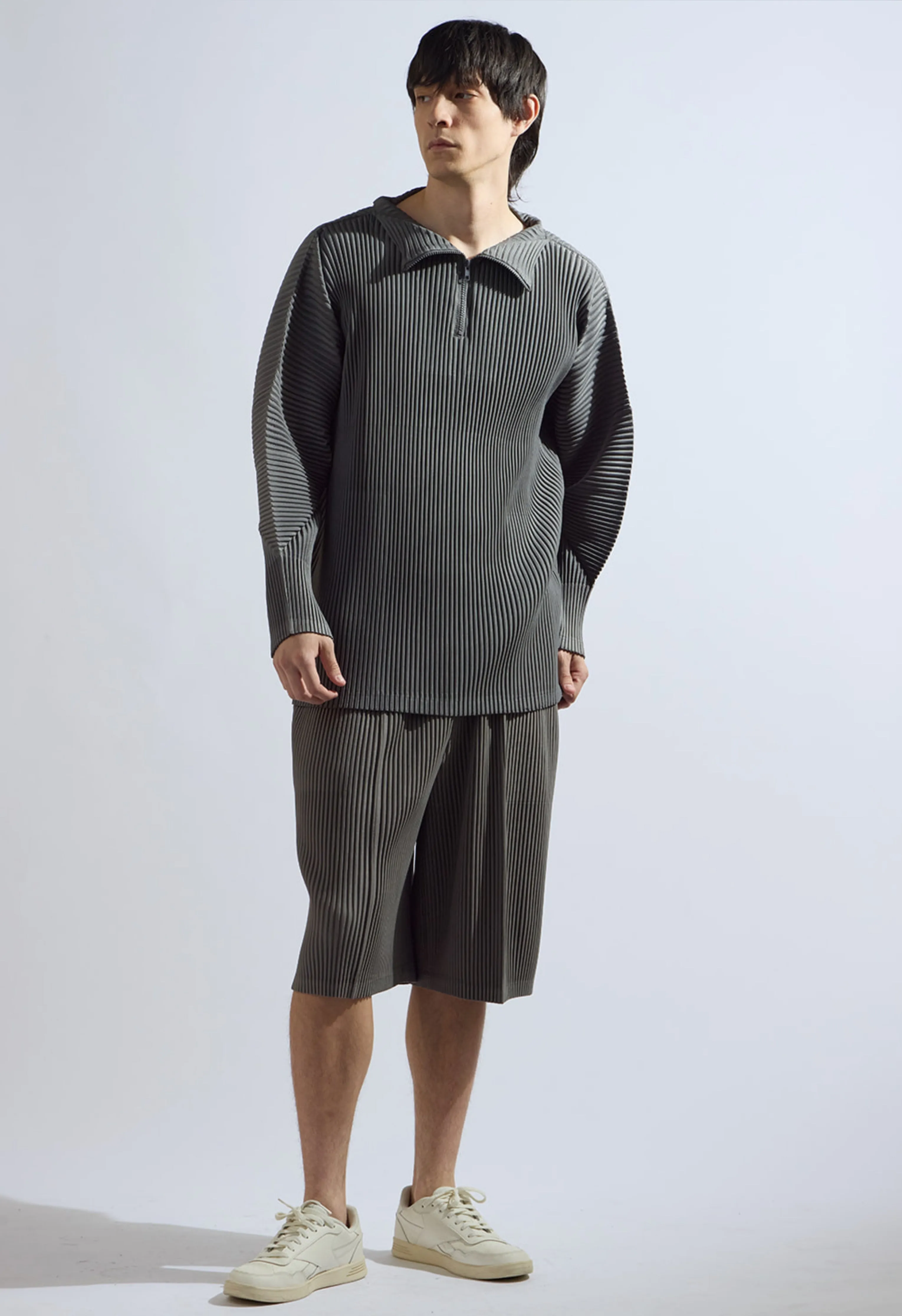 Mid Pleated Short In Grey