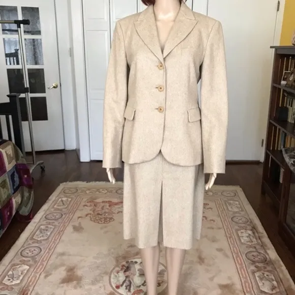 MK Maska beige angora wool box pleat suit skirt