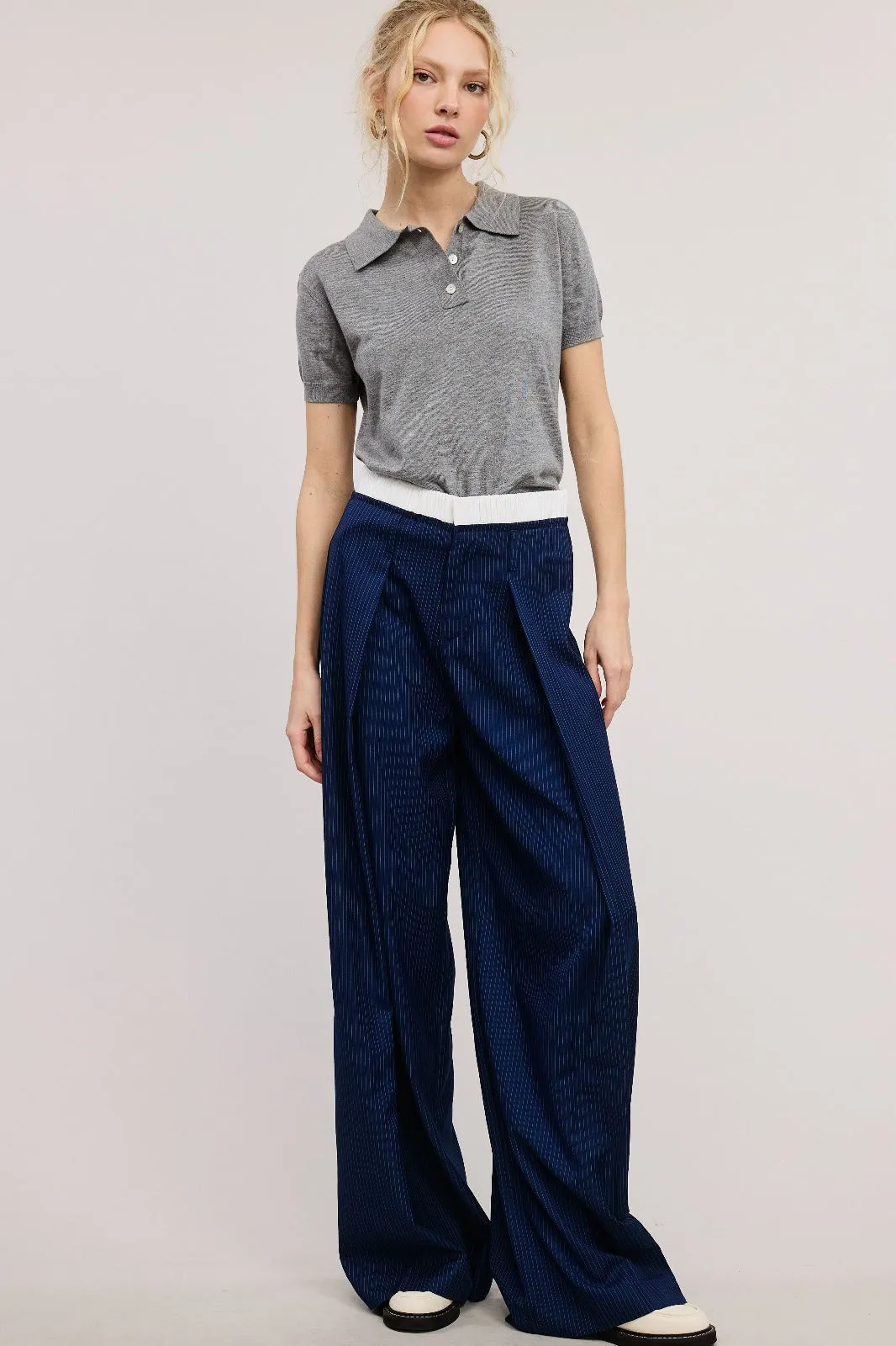 NAVY STRIPE PLEATED PANTS