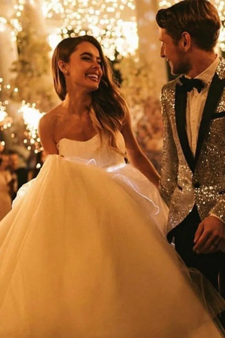 Off-the-shoulder Tulle Wedding Dress Gown with Long Train