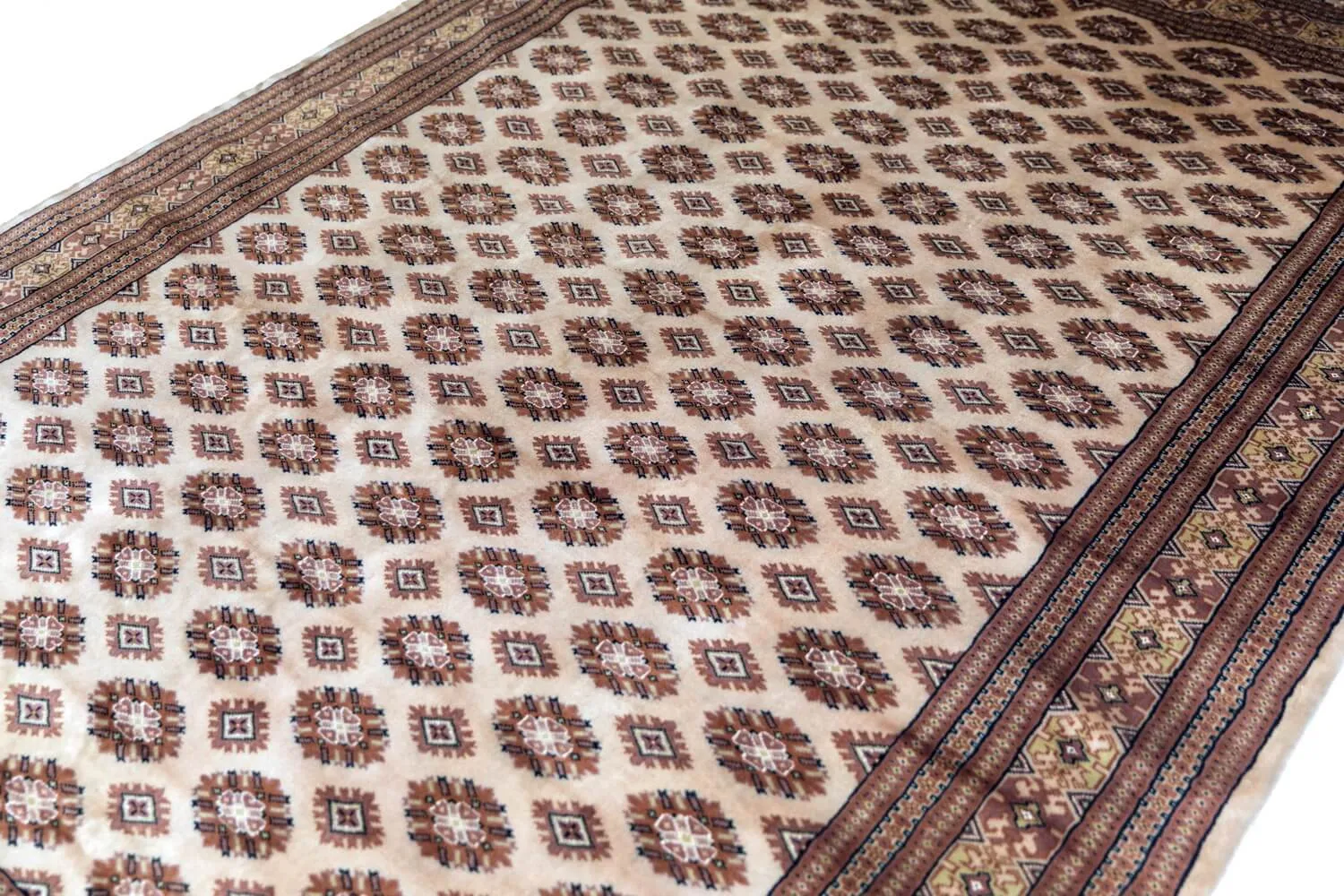 Pakistani Handmade Silk Rug