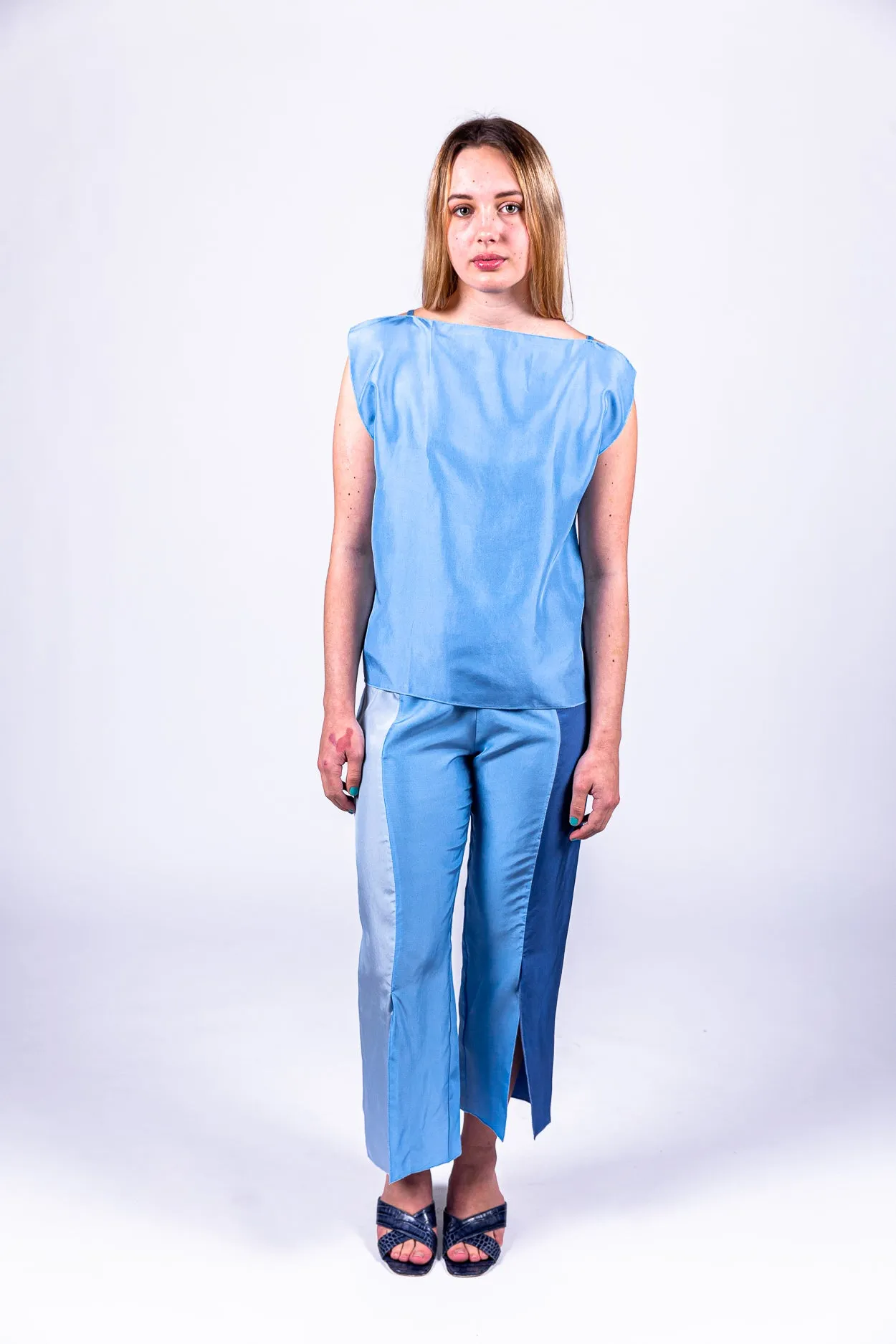 Rey silk top in blue combo