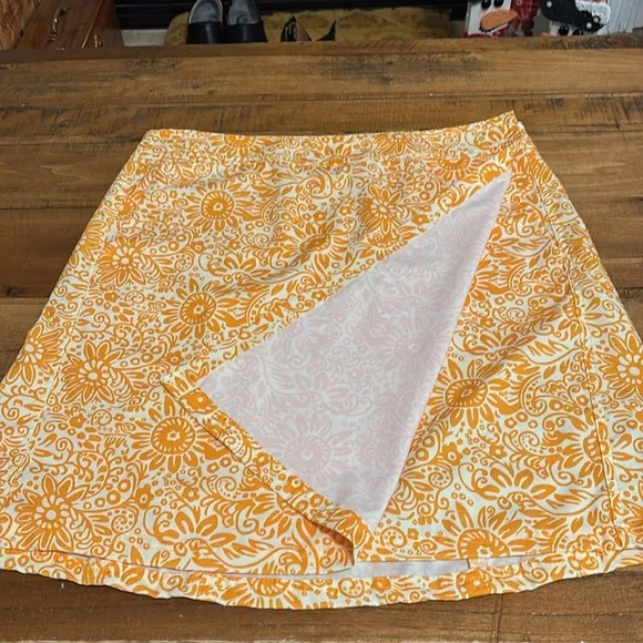 Rip Skirt size medium, with pockets