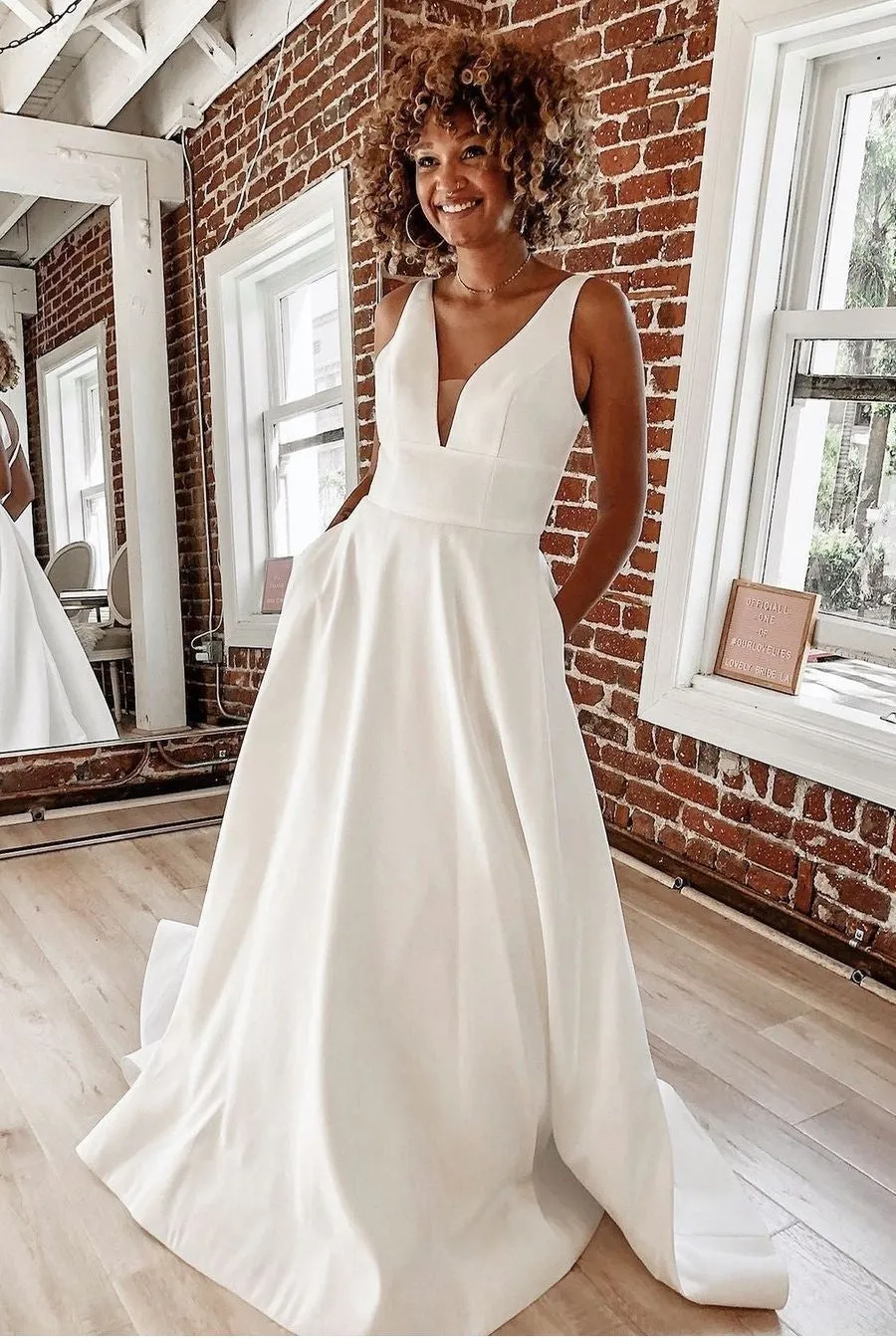 Sleeveless A-line Satin Wedding Dress for Bride 2021