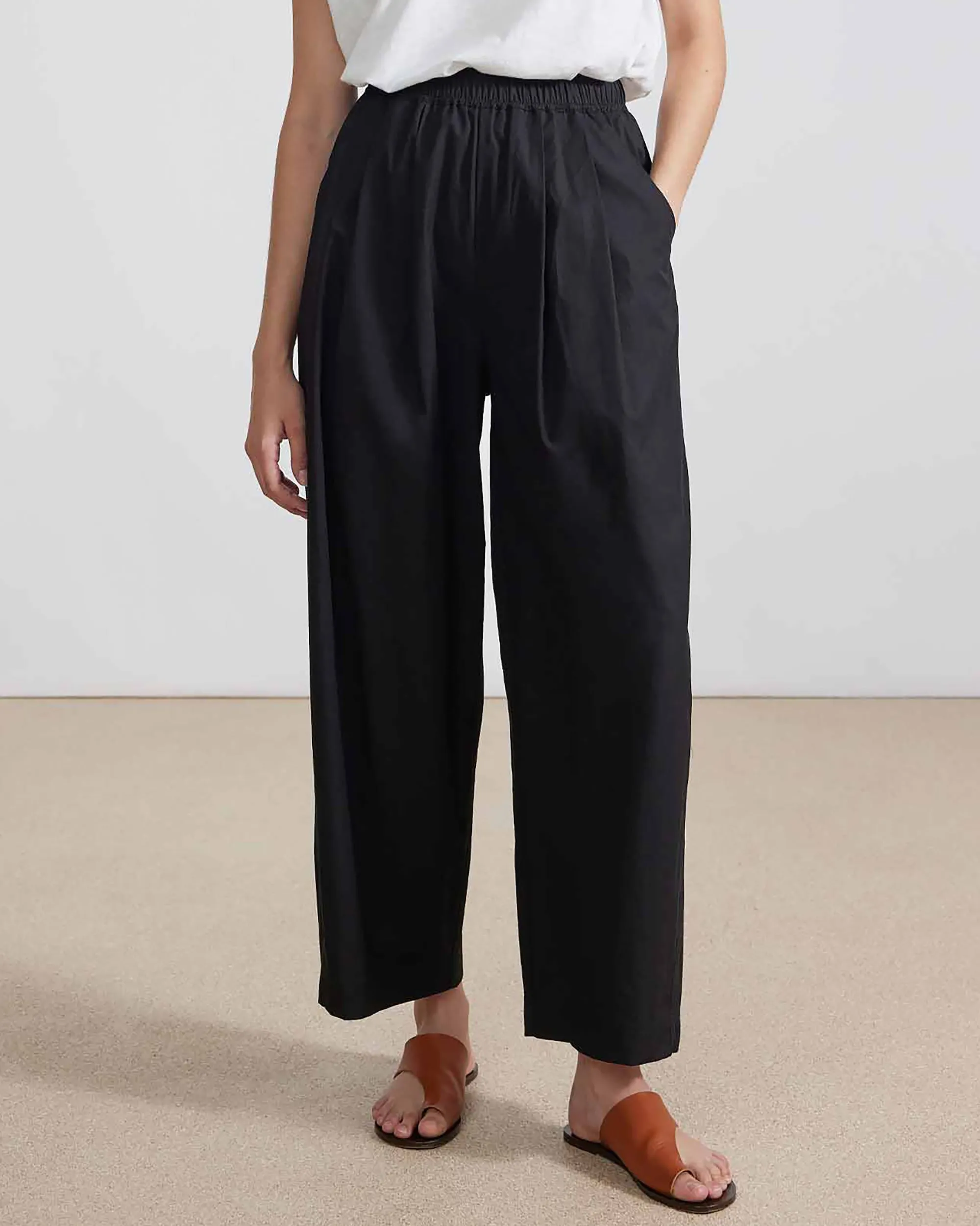 Spa Pleat Pant in Black