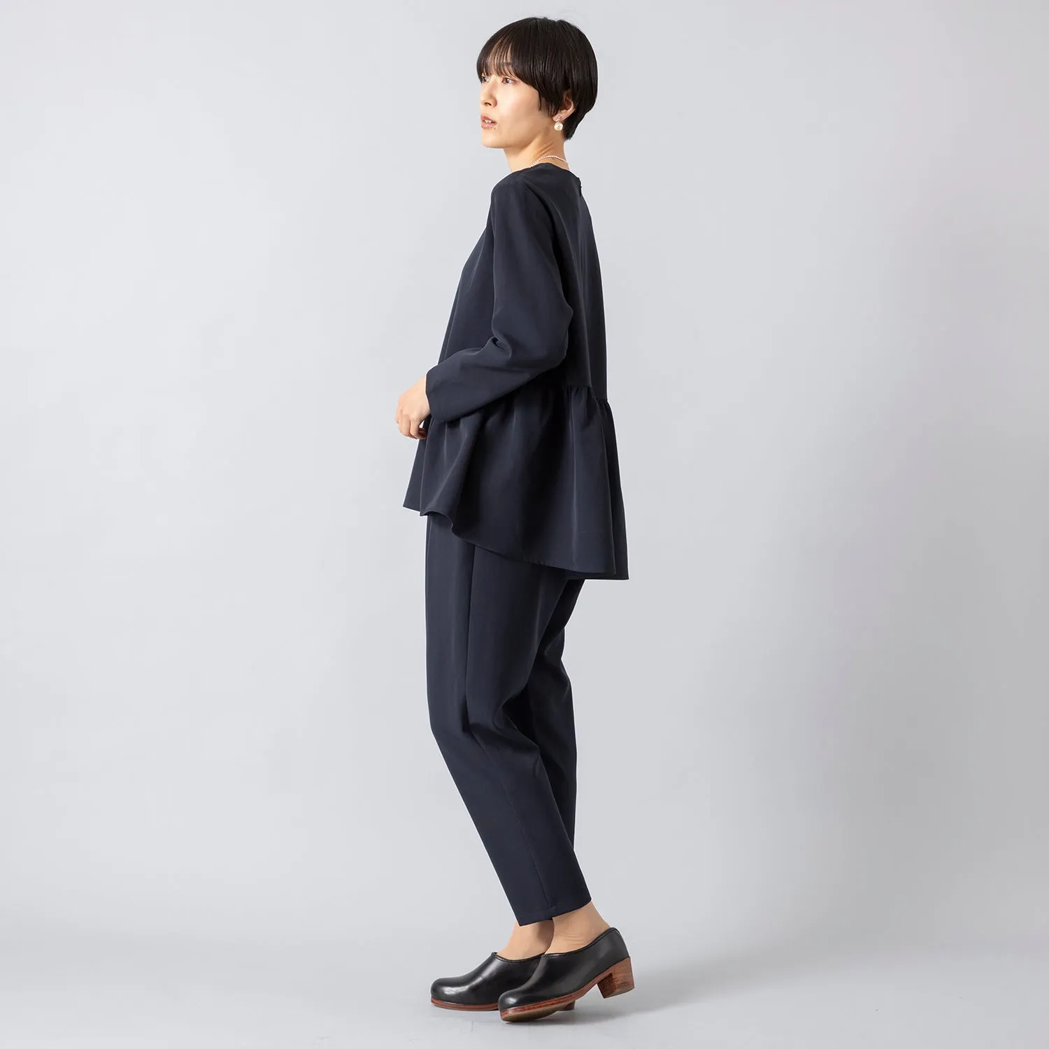 uncinq | アンサンク　Strech Double Cloth Peplum Blouse
