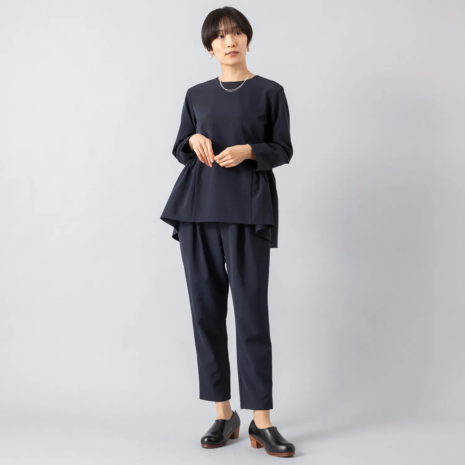 uncinq | アンサンク　Strech Double Cloth Peplum Blouse