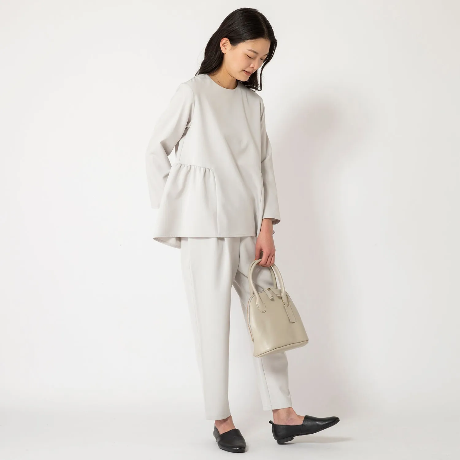 uncinq | アンサンク　Strech Double Cloth Peplum Blouse