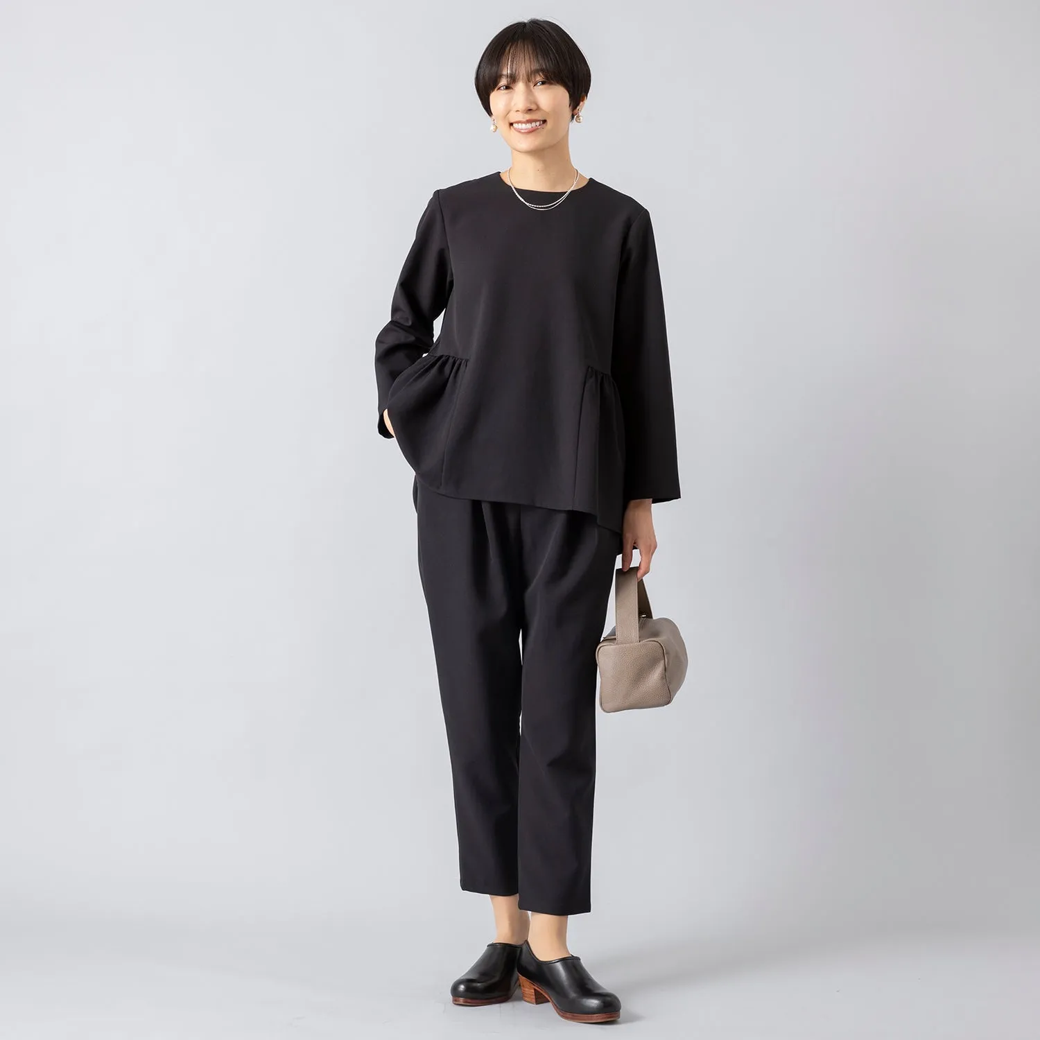 uncinq | アンサンク　Strech Double Cloth Peplum Blouse