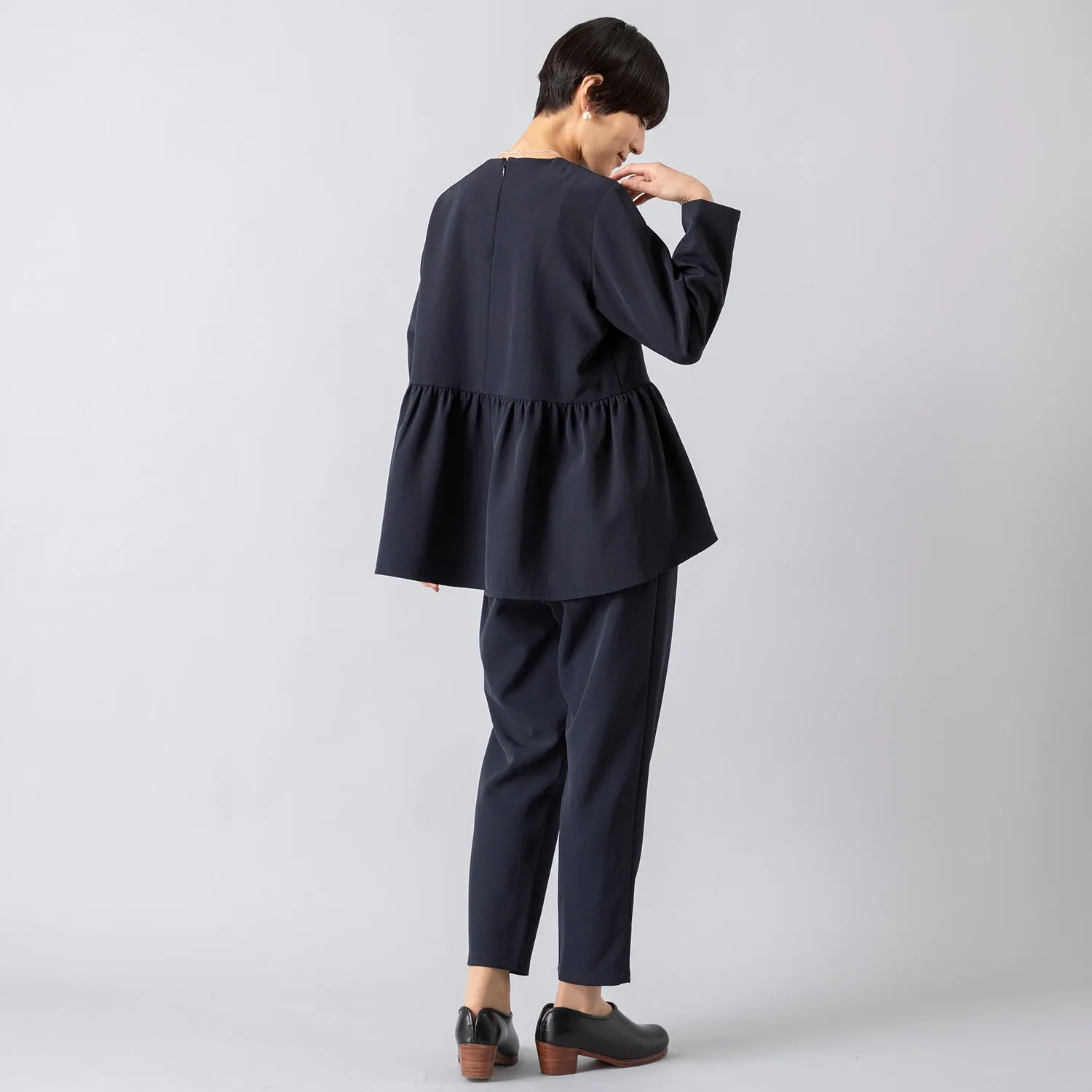 uncinq | アンサンク　Strech Double Cloth Peplum Blouse